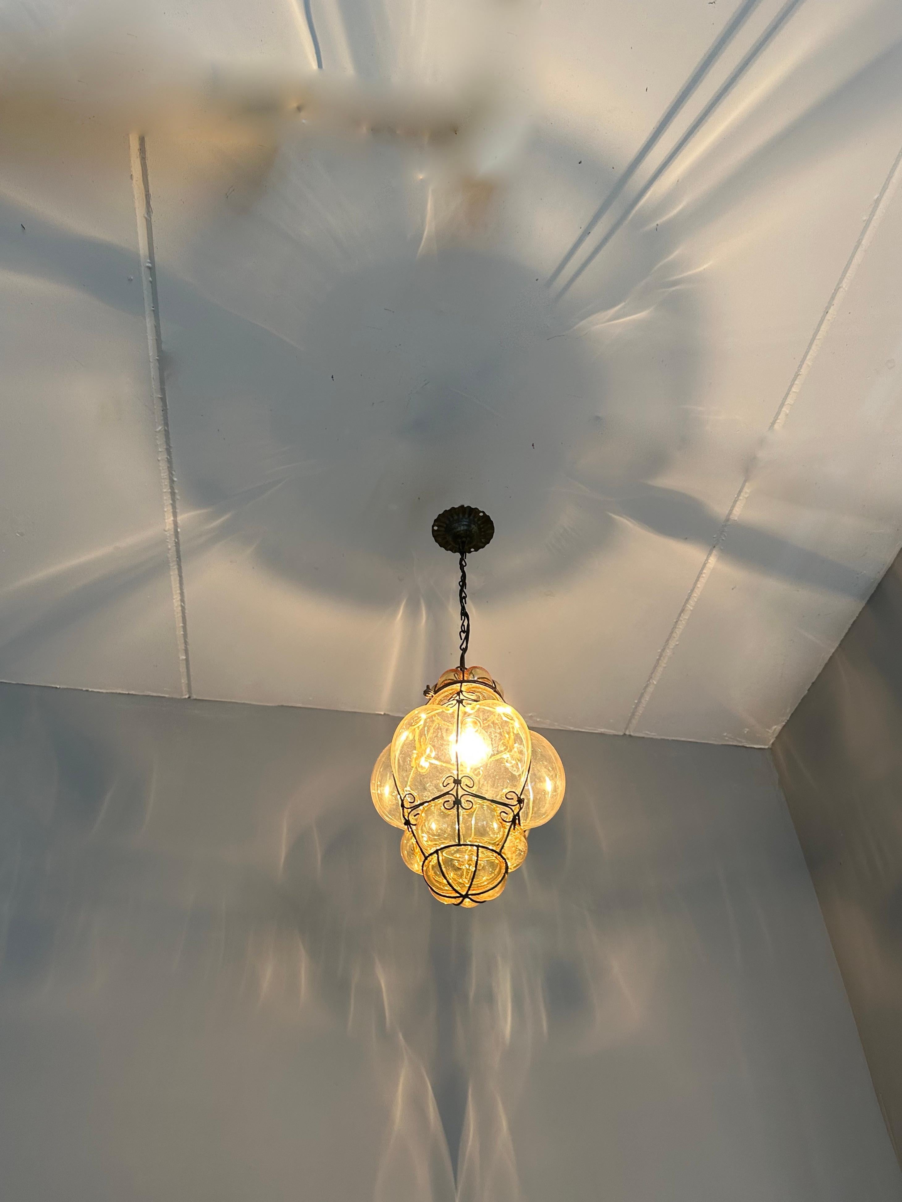 Nice MidCentury Mouth Blown, Gold Color Glass Viennese Entry Hall Pendant Light In Good Condition For Sale In Lisse, NL