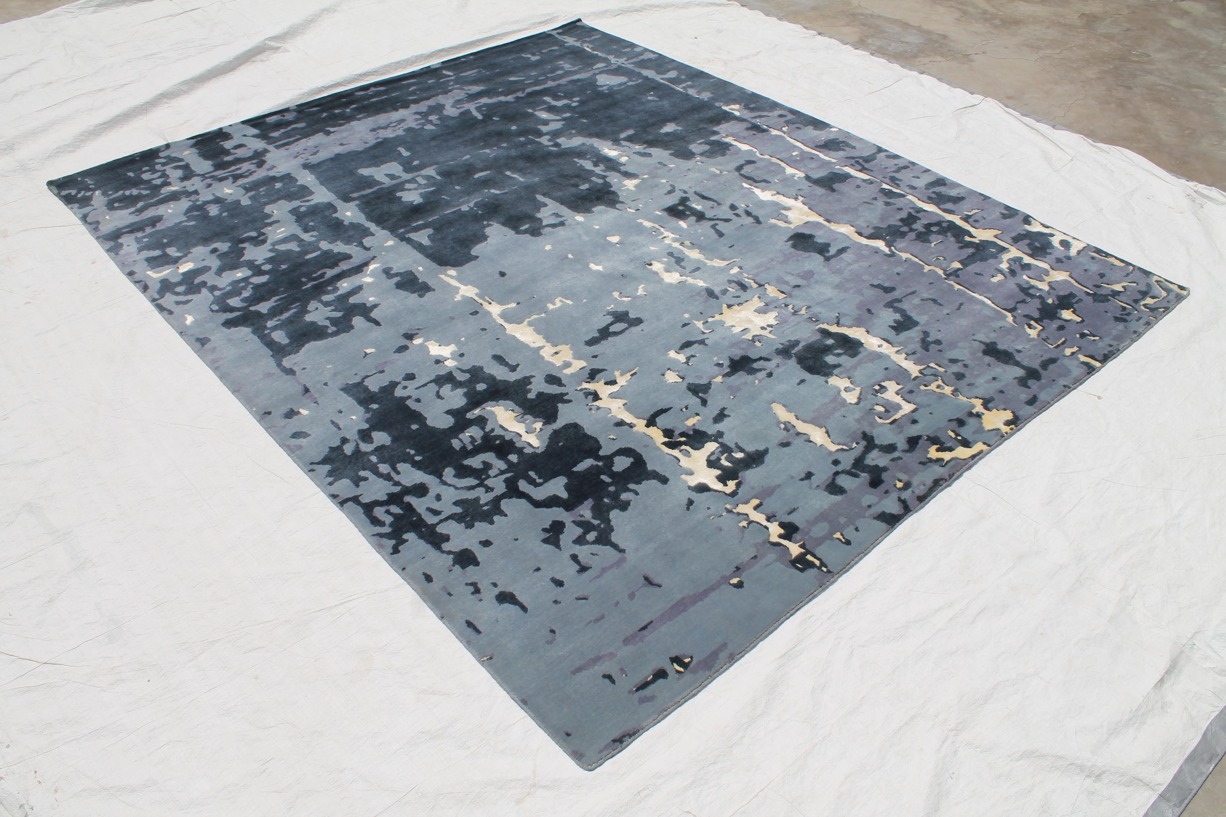 Very beautiful contemporary rug with a beautiful design and light colors, entirely hand knotted with Tibetan knots with wool and silk velvet on cotton foundation.