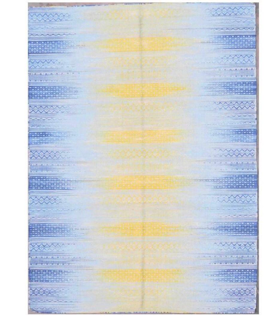 Schöner neuer handgewebter Baumwoll-Kelim-Teppich im Ikat-Design  Größe: 1,25 m x 2,25 m (Moderne) im Angebot