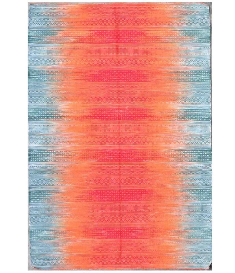 Magnifique Kilim neuf avec un joli design moderne de style Ikat et de belles couleurs, entièrement tissé à la main avec du coton sur une base de coton.
Mesures : 170 x 240 cm.