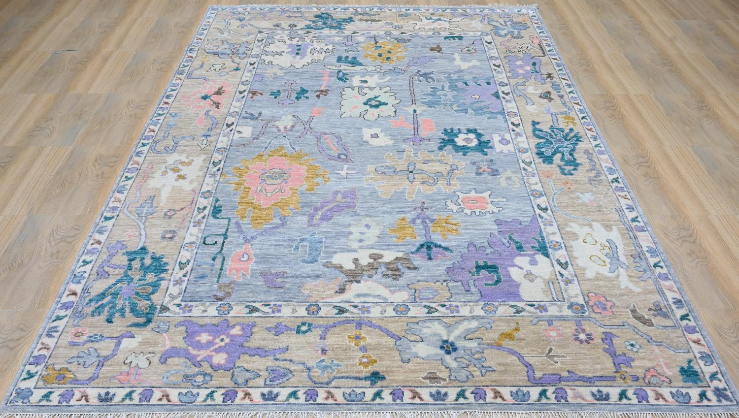 Schöner neuer Teppich mit schönem Oushak-Design und schönen Farben, komplett handgeknüpft mit Wollsamt auf Baumwollbasis.