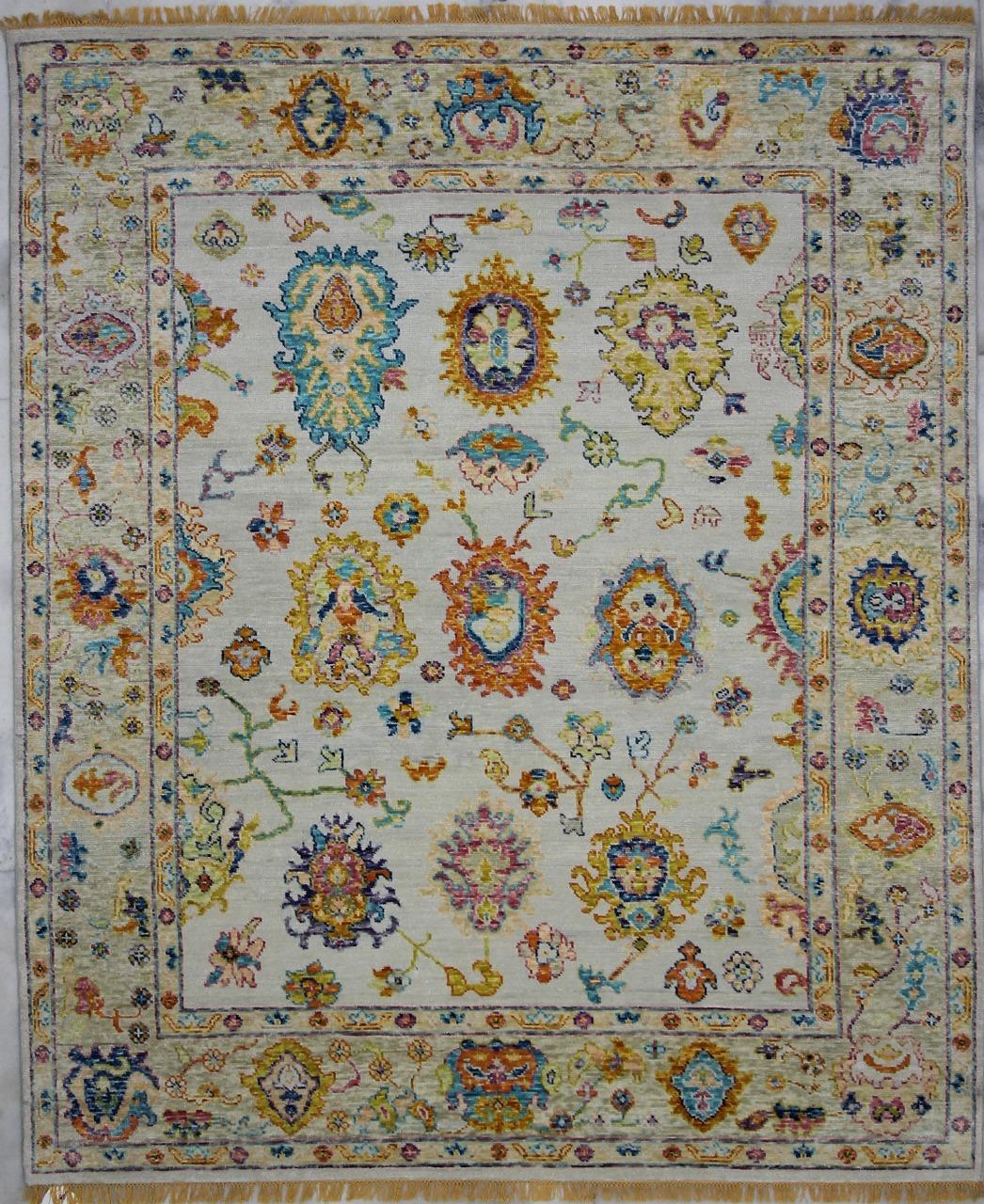 Schöner neuer Teppich mit schönem Oushak-Design und schönen Farben, komplett handgeknüpft mit Wollsamt auf Baumwollbasis.