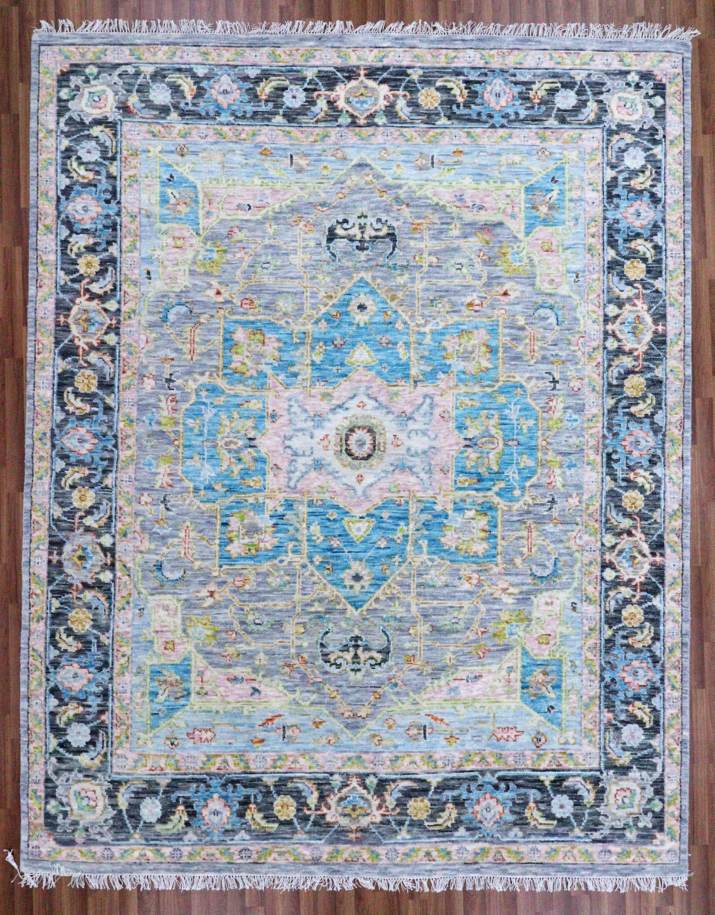 Schöner neuer Teppich mit schönem Oushak-Design und schönen Farben, komplett handgeknüpft mit Wollsamt auf Baumwollbasis.