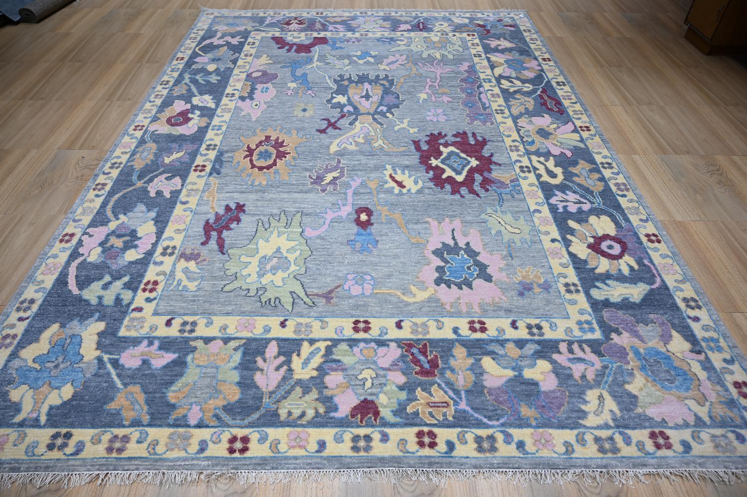 Neuer indischer Oushak-Teppich im Oushak-Design (Indisch) im Angebot
