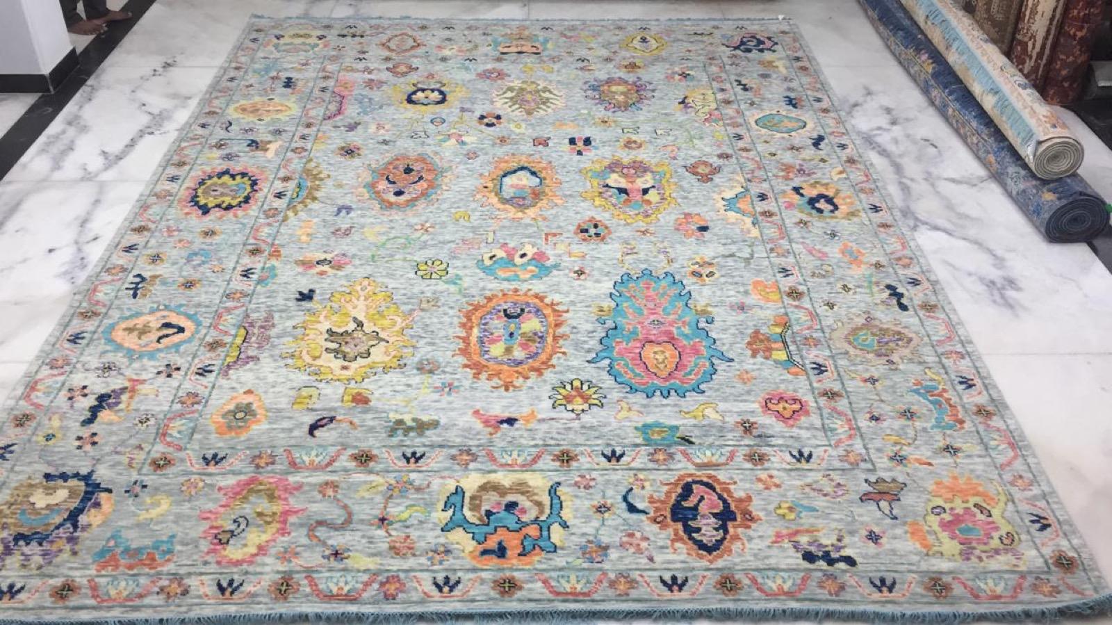 Noué à la main Beau tapis indien Oushak Design en vente