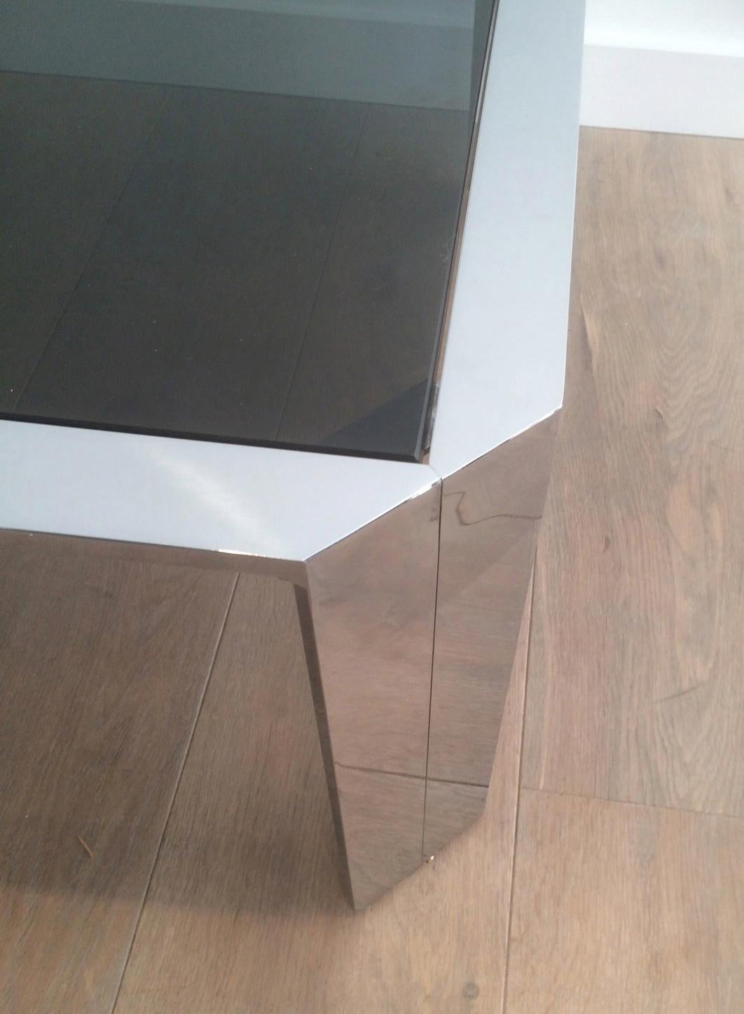 Chrome Belle table basse octogonale chromée avec plateau en verre noir, très bonne qualité en vente