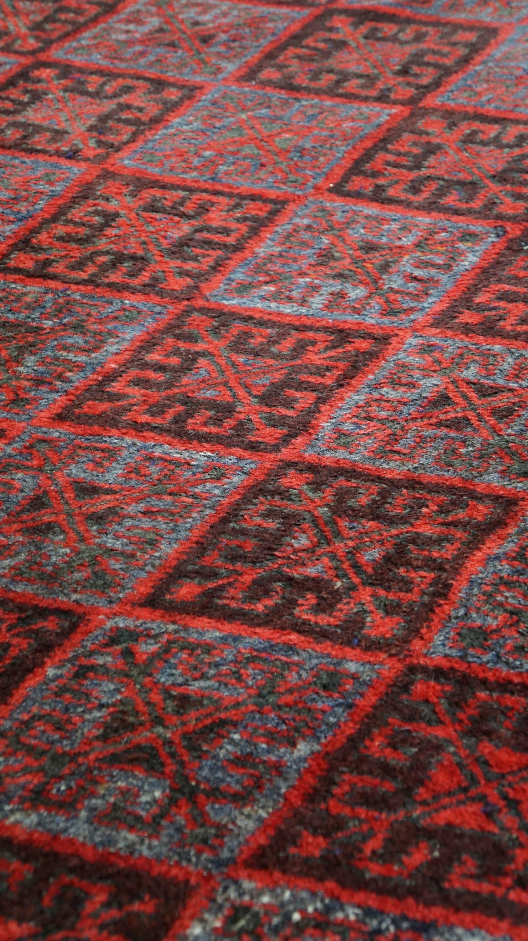 20th Century Nice oriental rug in mainly red and gray tones and a beautiful motif 150x100cm For Sale