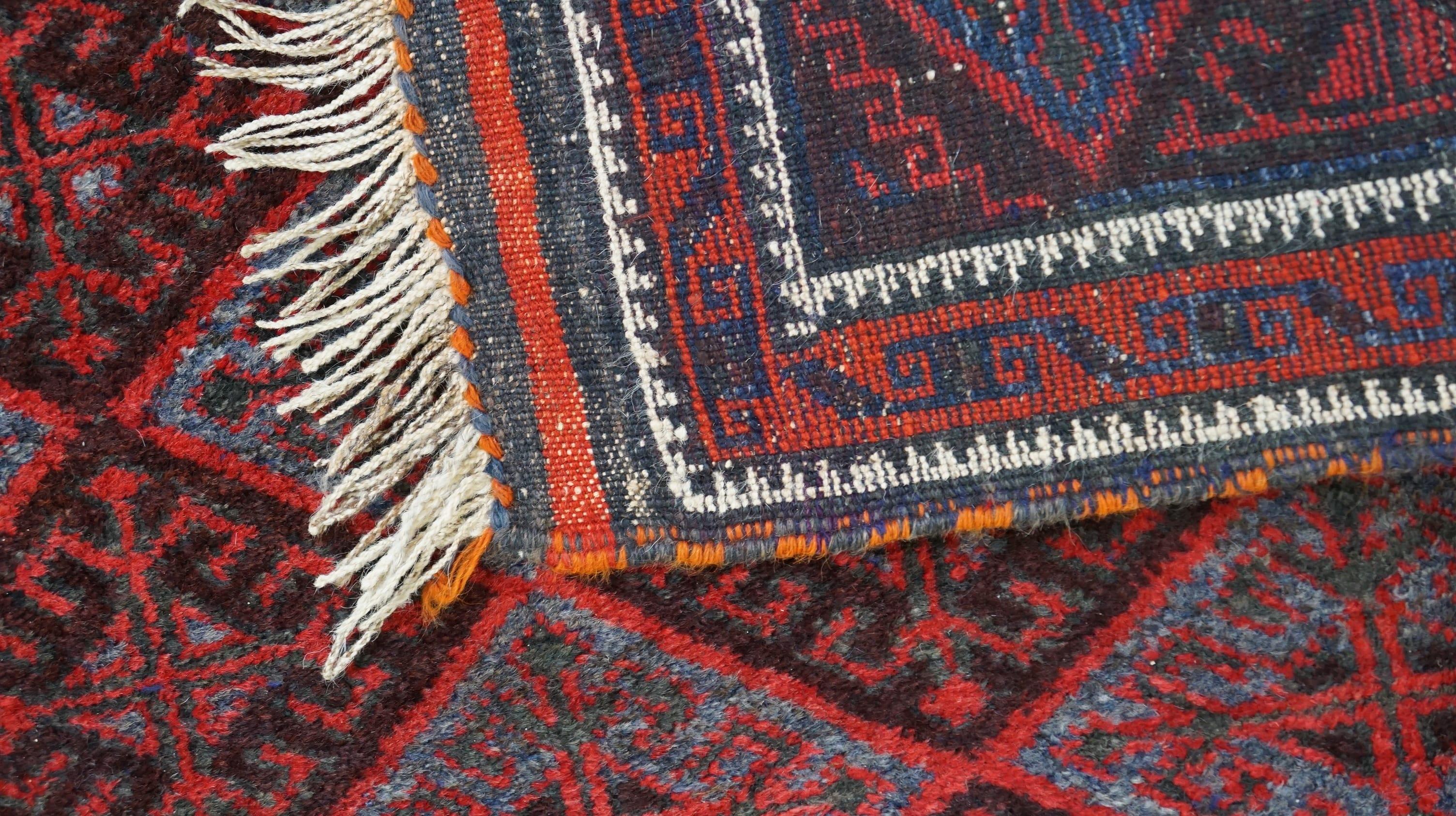 Nice oriental rug in mainly red and gray tones and a beautiful motif 150x100cm For Sale 1