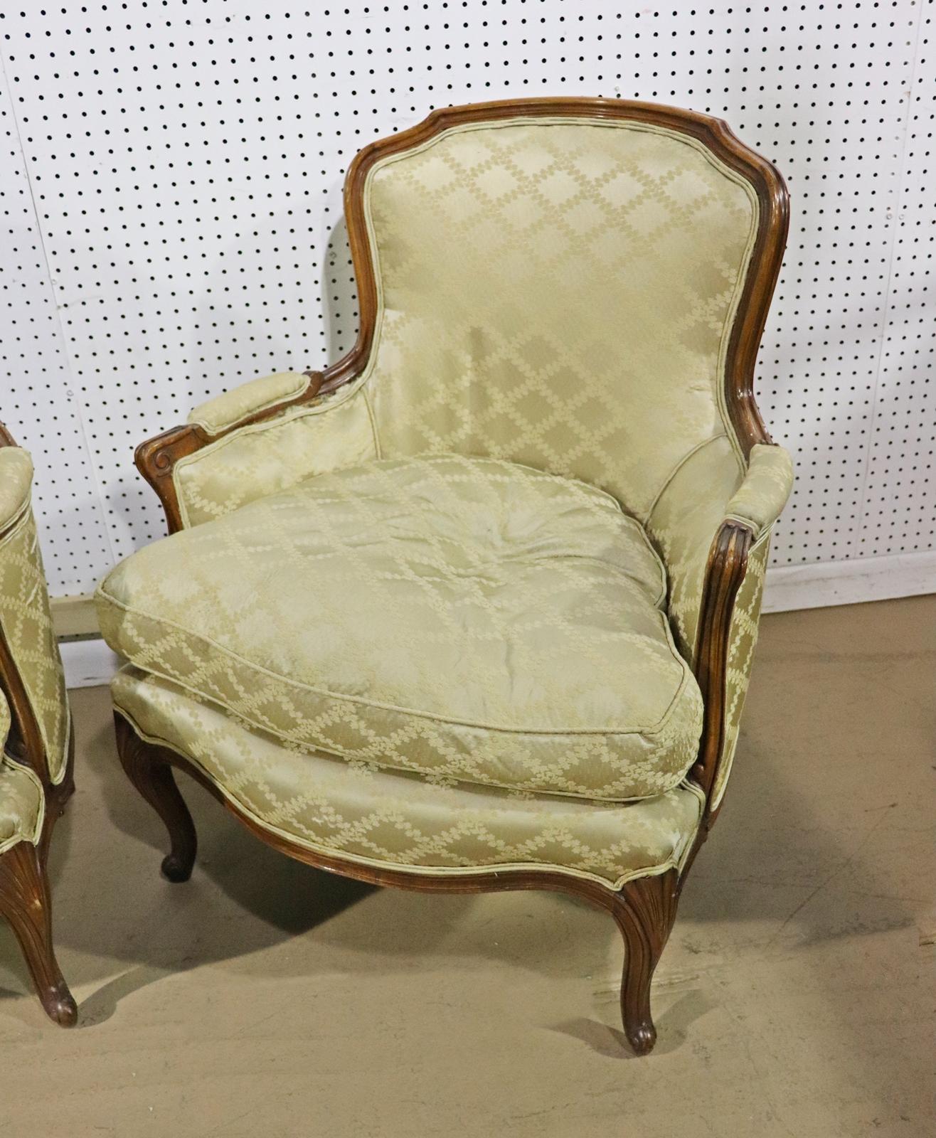 Nice Pair French Carved Louis XV Bergere Lounge Chairs, Circa 1950 In Good Condition In Swedesboro, NJ