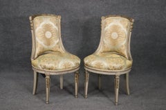 Bella coppia di sedie laterali francesi decorate con vernice Luigi XVI, circa anni '20