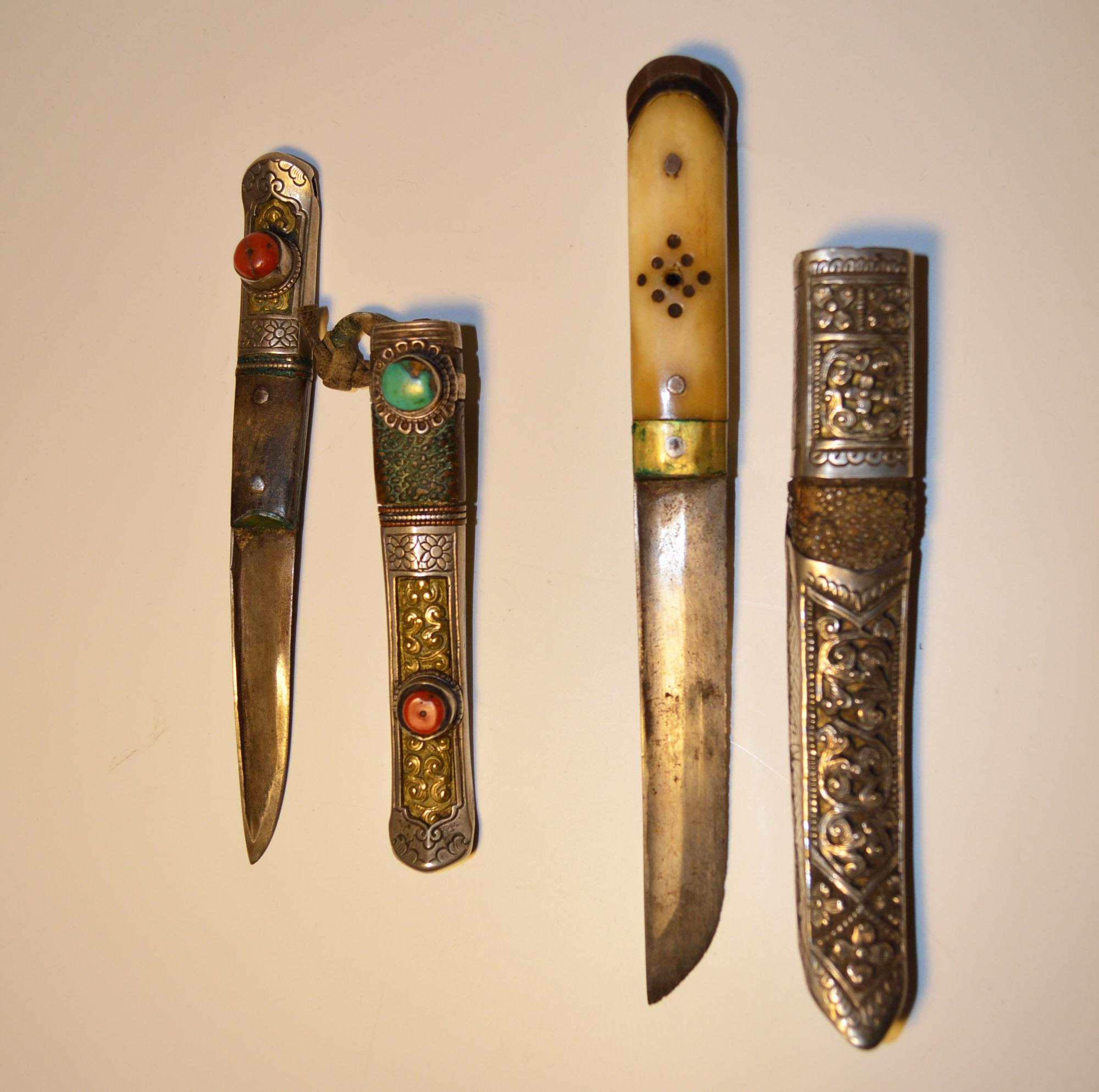 Nice Pair of Antique Tibetan Knifes 中国古董 In Good Condition In London, GB