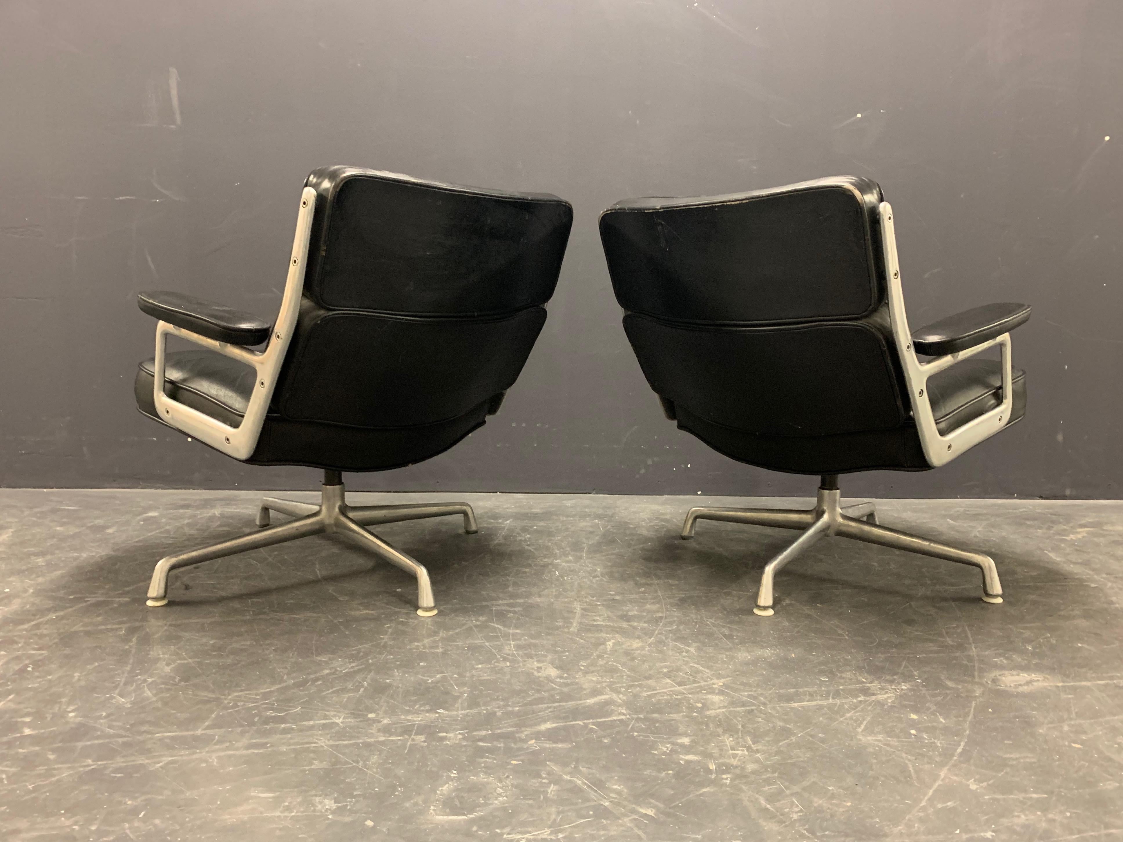 Nice Pair of Charles Eames Lobby Chairs 3