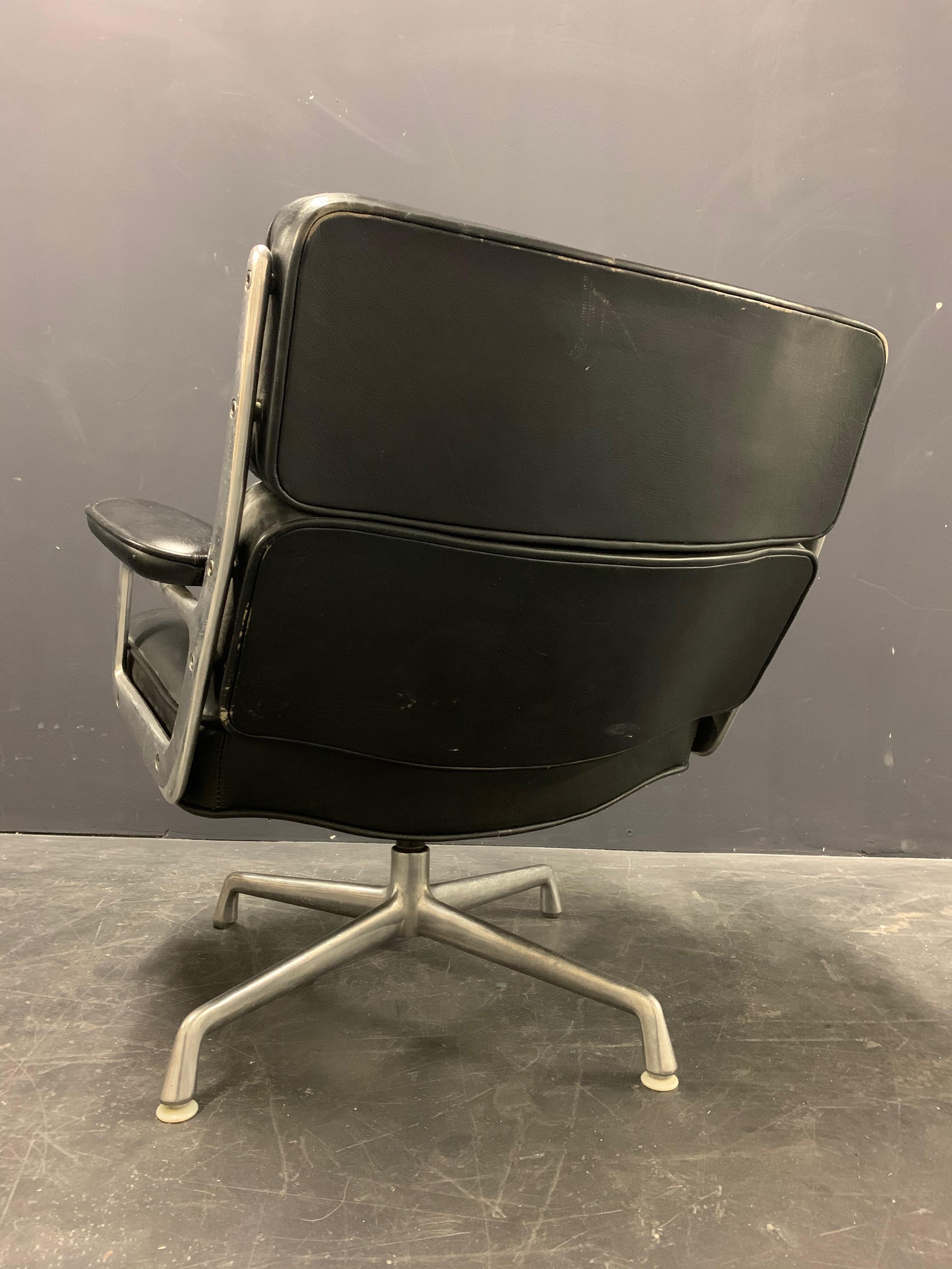 American Nice Pair of Charles Eames Lobby Chairs