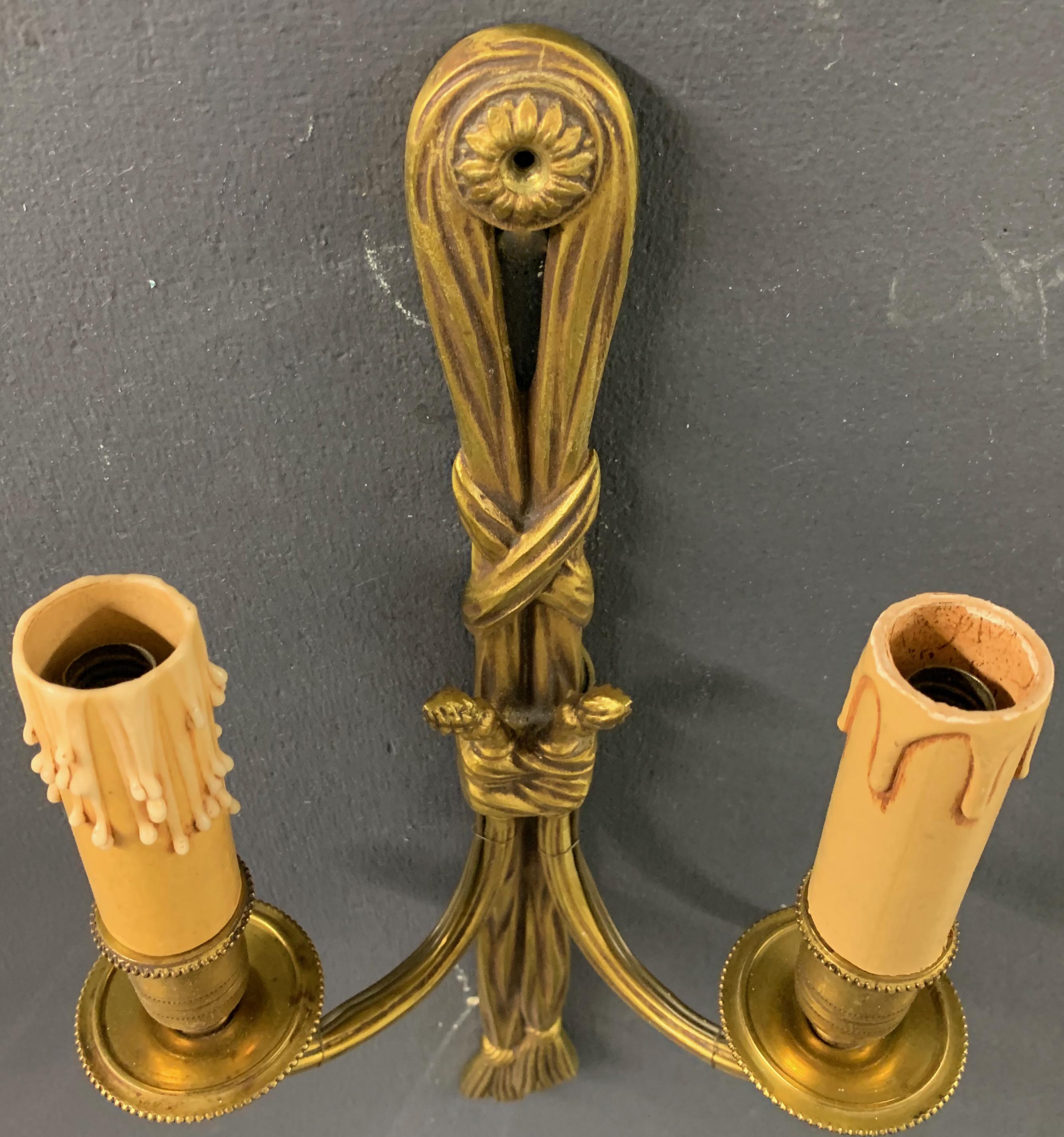 Nice Pair of French Bronze Tassel Wall Lights In Excellent Condition For Sale In Munich, DE
