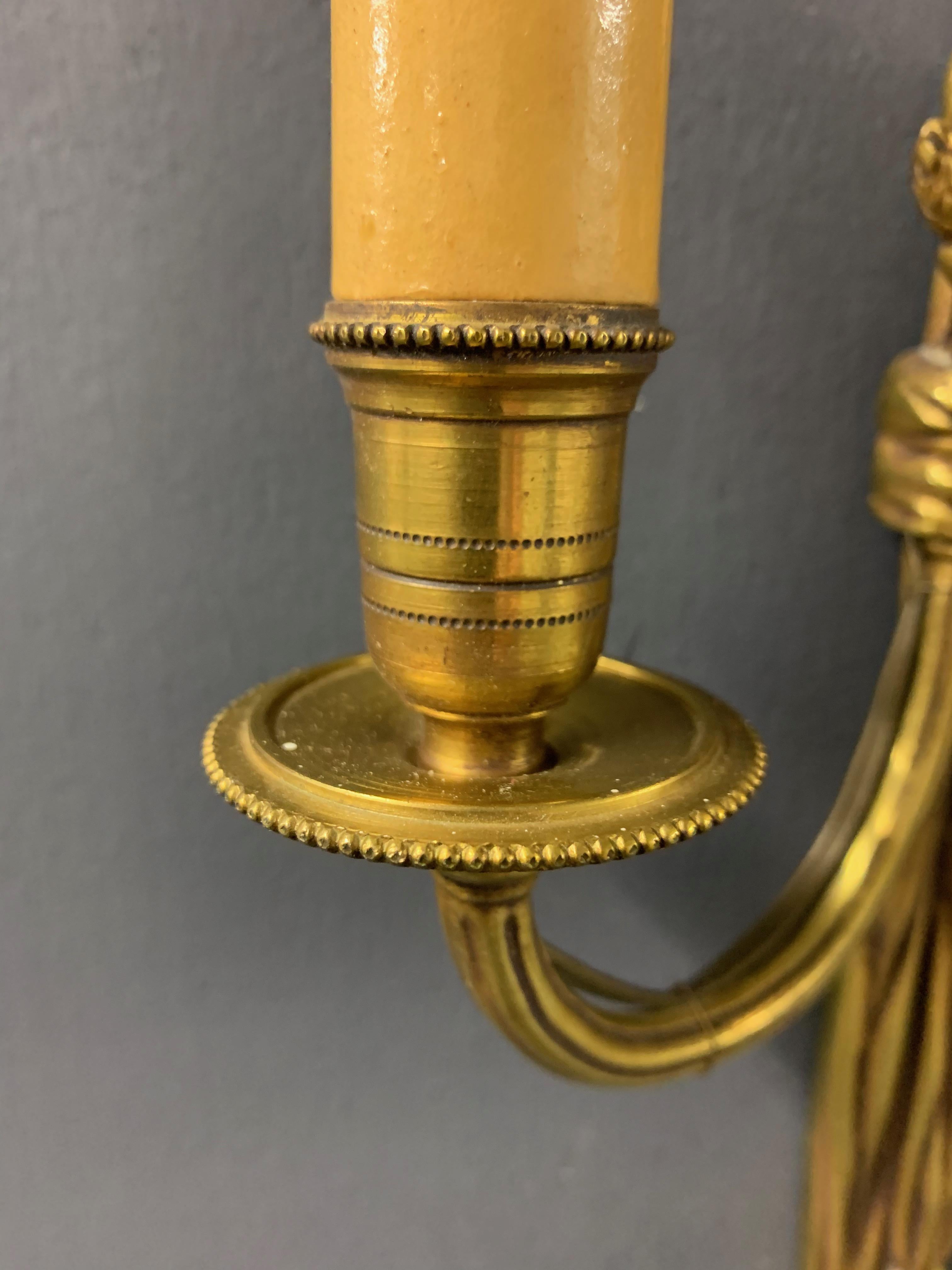 Late 20th Century Nice Pair of French Bronze Tassel Wall Lights For Sale
