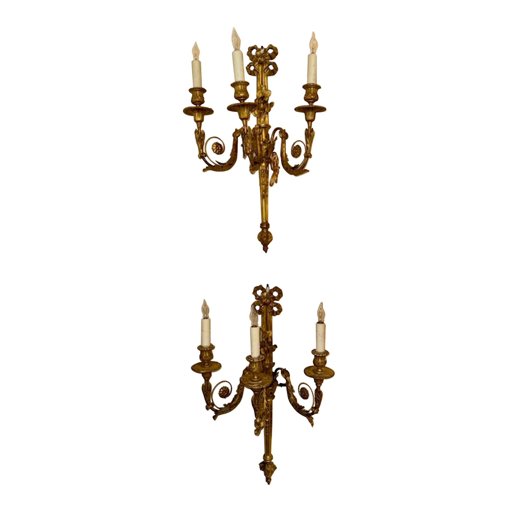 Nice Pair of French Louis XVI Carved and Giltwood Sconces For Sale