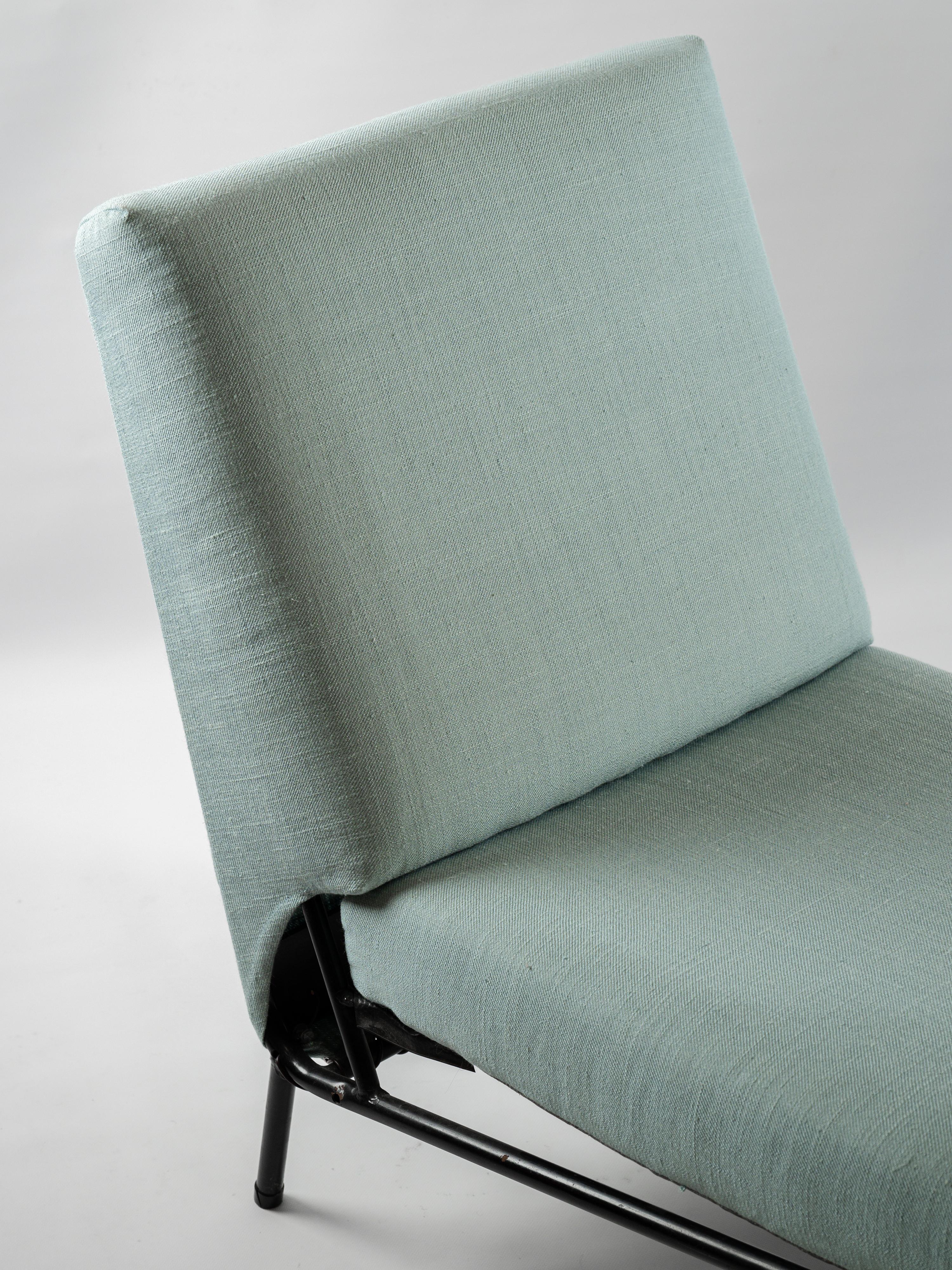Nice pair of G10 Chauffeuse Armchairs design by Pierre Guariche for Airborne In Good Condition For Sale In NICE, FR