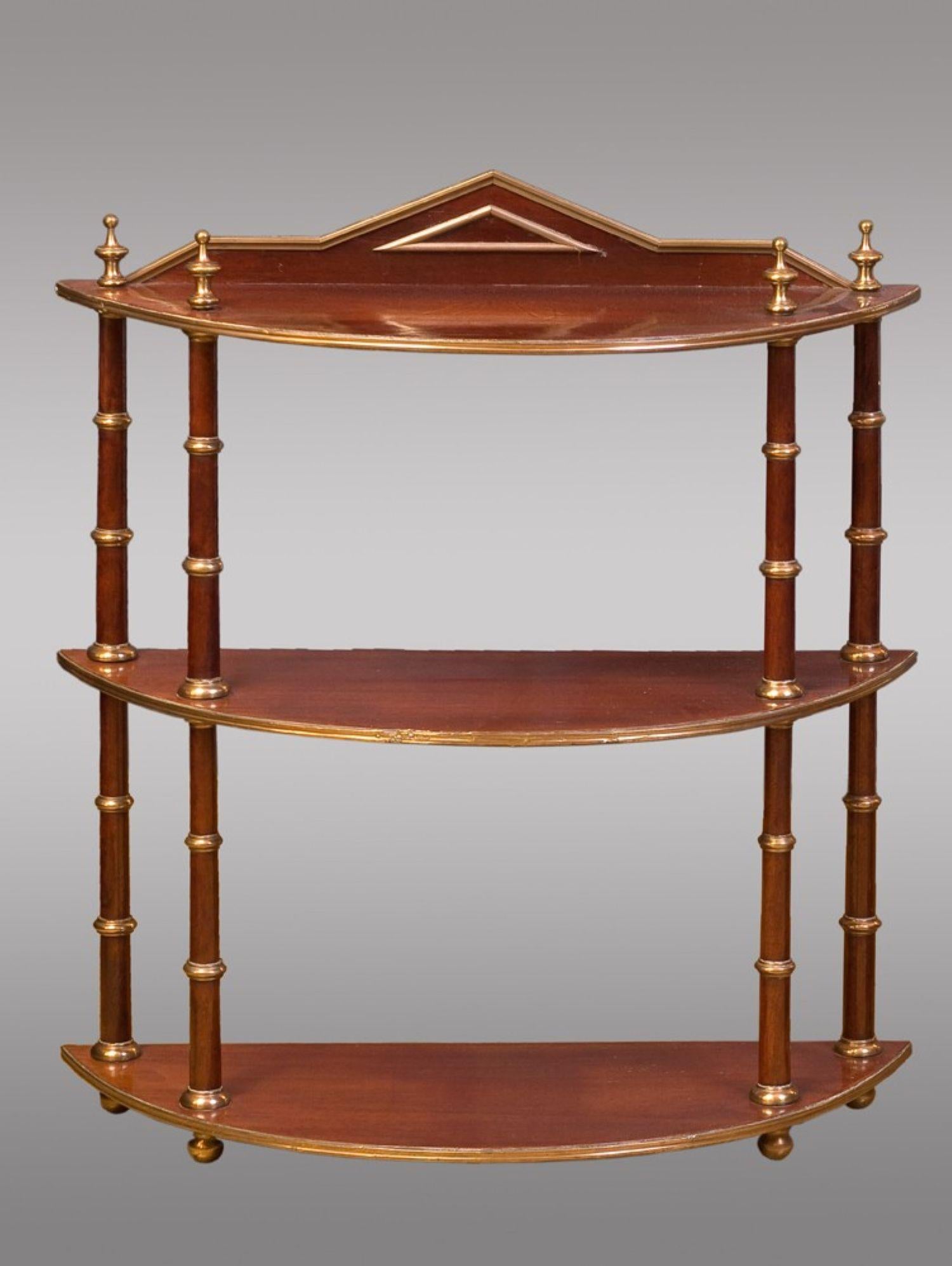 Metallo Bella coppia di mensole pensili baltiche, metà del XIX secolo in vendita