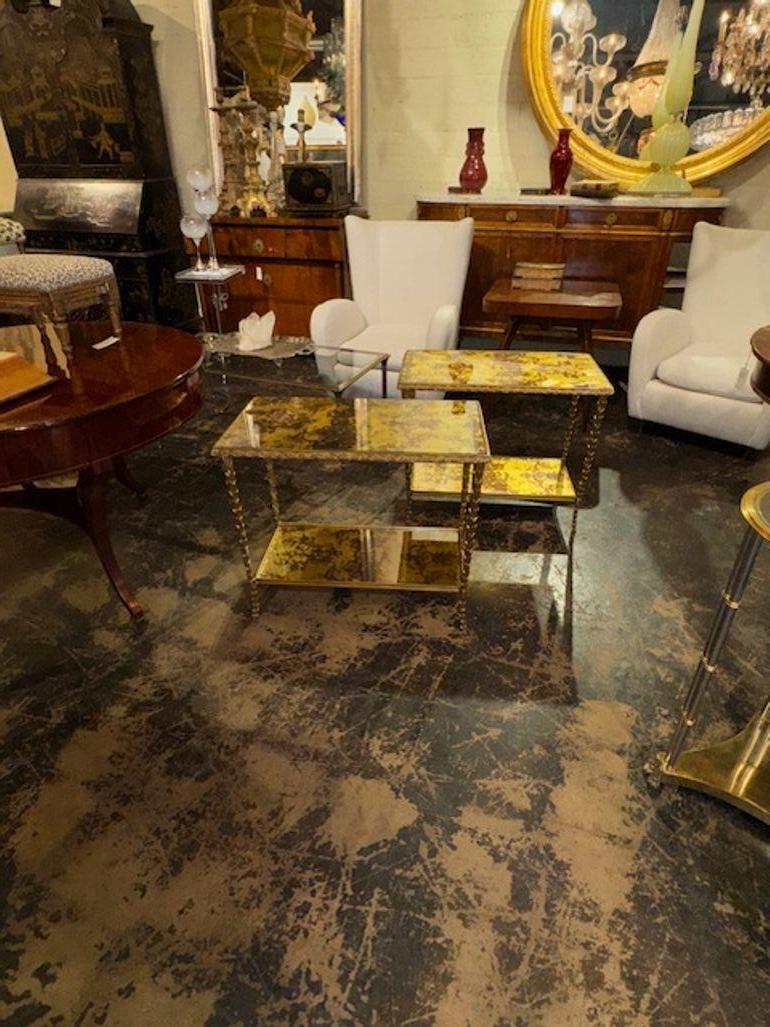 Bonita Pareja de Mesas Auxiliares Italianas de Bronce Dorado a la Manera de Bagues en venta 2