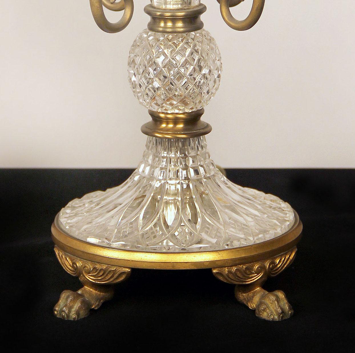 Bonita pareja de lámparas de bronce dorado y cristal francés de finales del siglo XIX-principios del XX Francés en venta