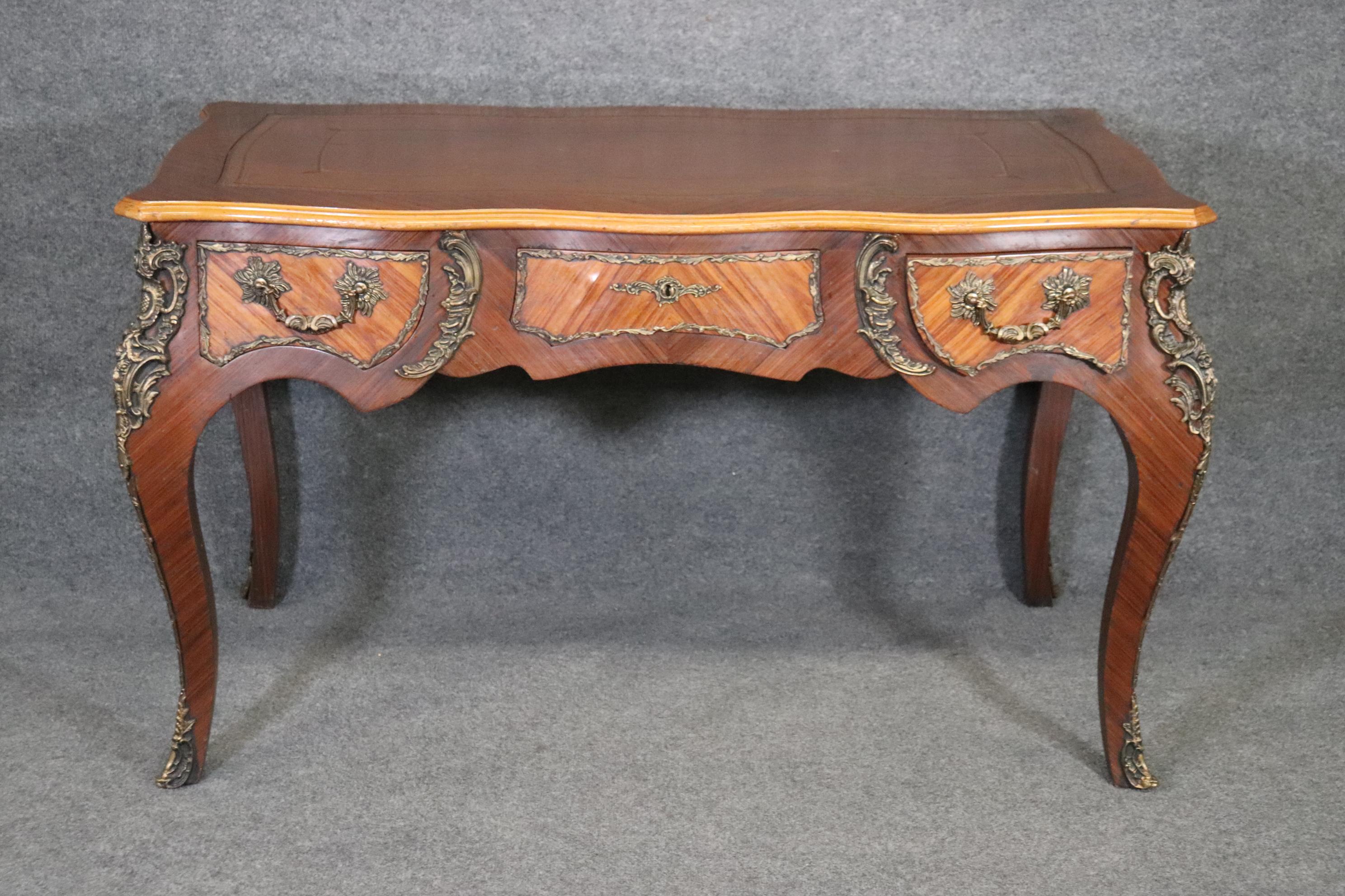 Louis XV Nice Quality Embossed Leather Top Figured Walnut Writing Desk Bureau Plat