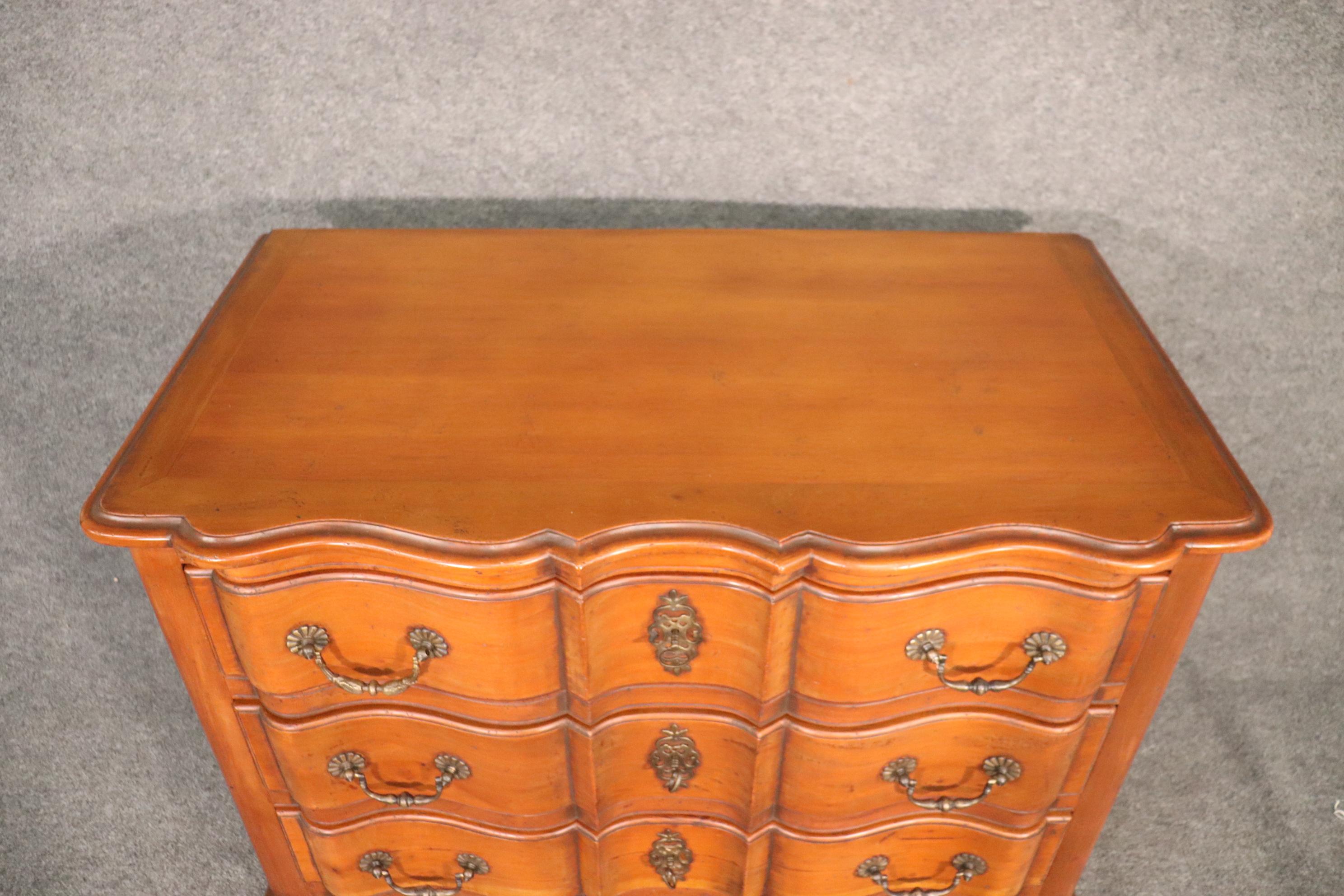 Nice Quality French Provincial Louis XV Commode Dresser For Sale 9