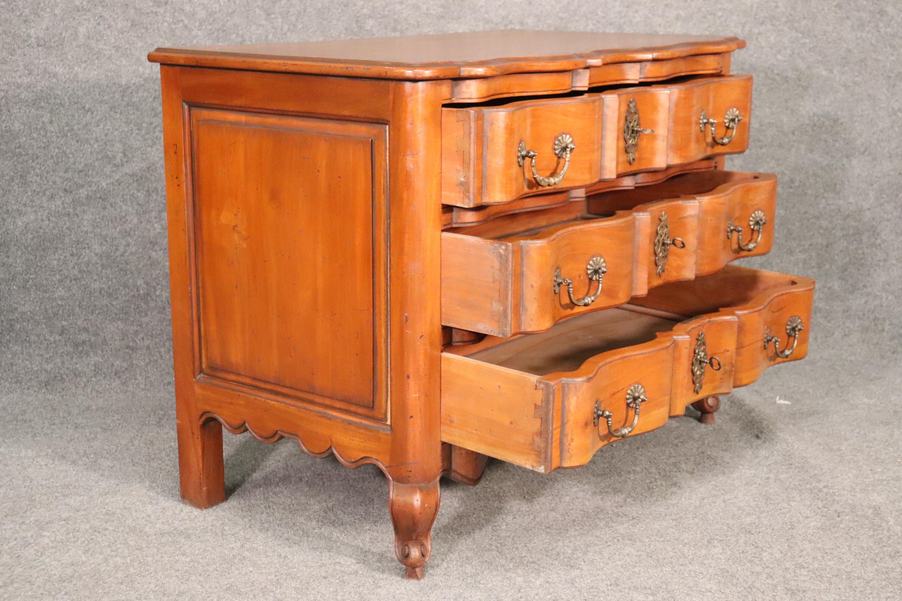 Nice Quality French Provincial Louis XV Commode Dresser For Sale 1