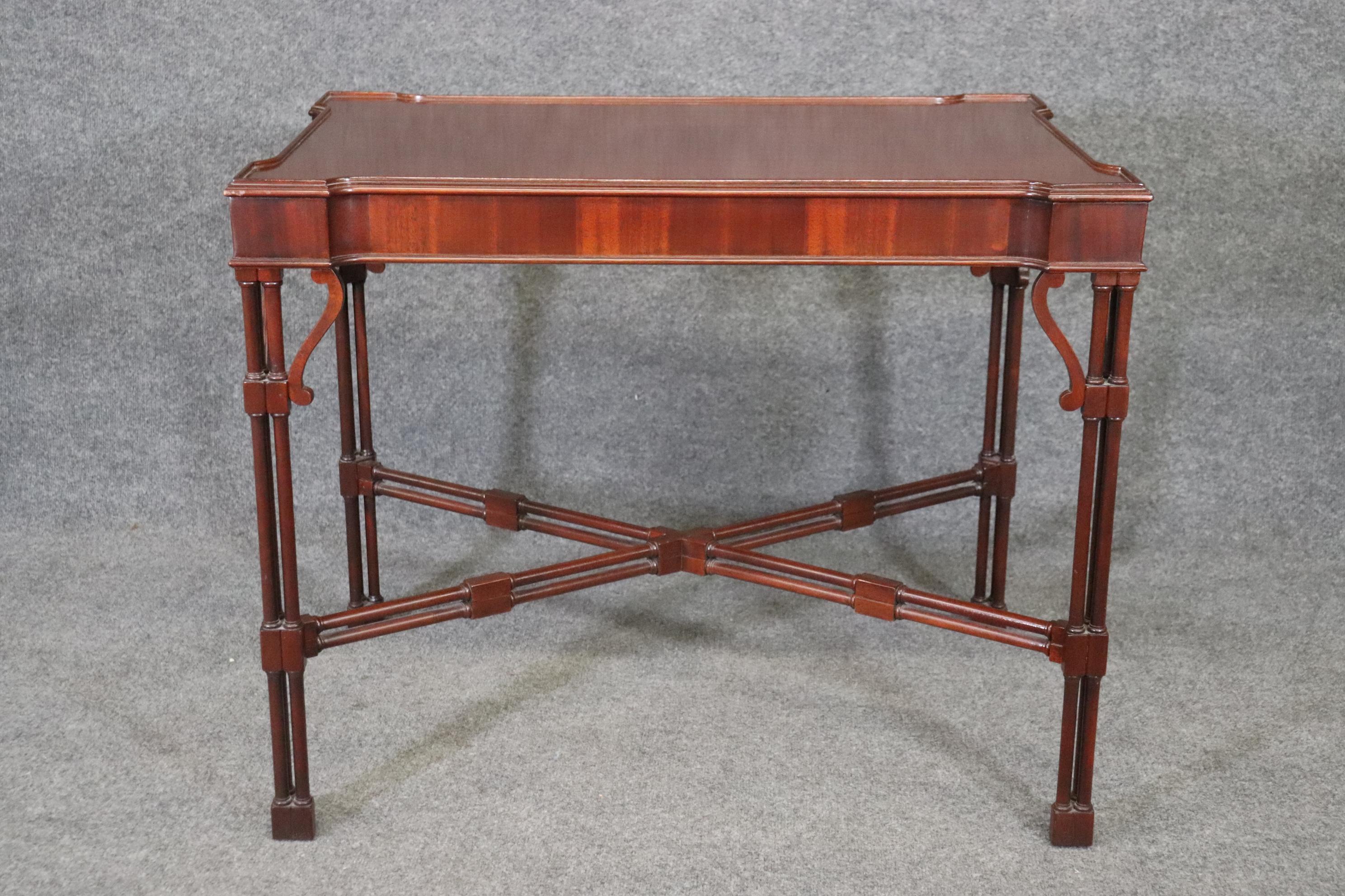 American Nice Quality Mahogany Drexel Faux Bamboo Chippendale Style Tea Center Table