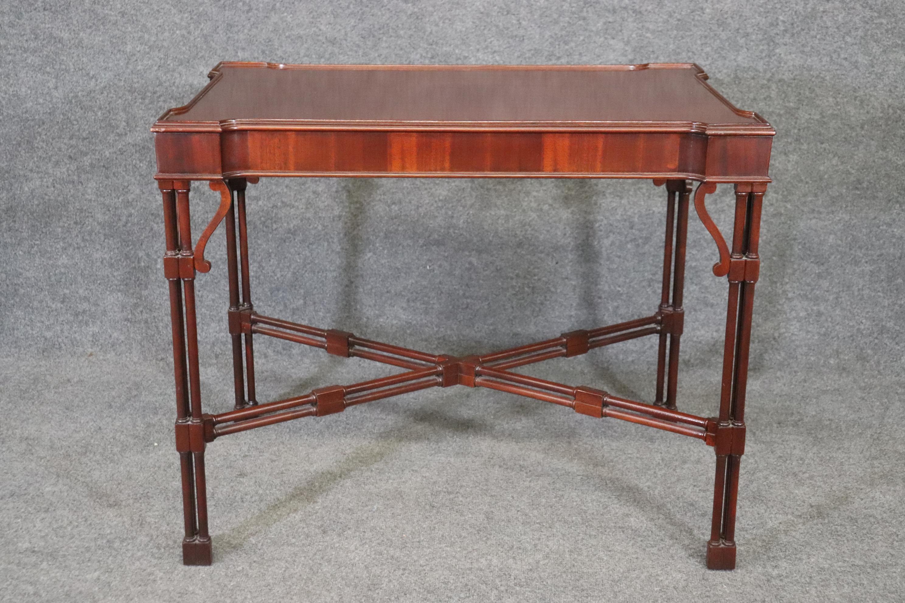 Nice Quality Mahogany Drexel Faux Bamboo Chippendale Style Tea Center Table In Good Condition In Swedesboro, NJ