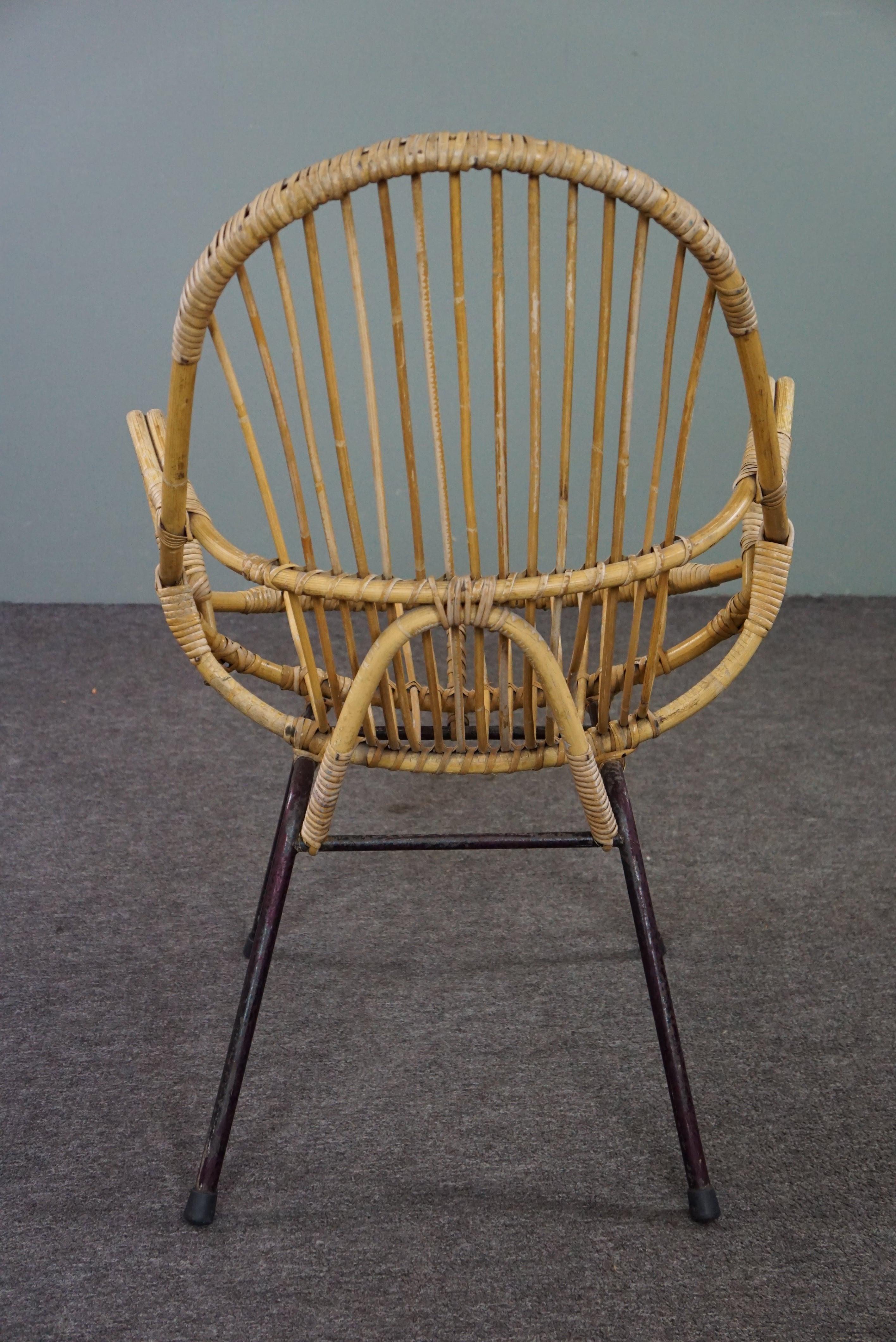 Fait main Beau fauteuil en rotin avec accoudoirs, design néerlandais, 1960 en vente