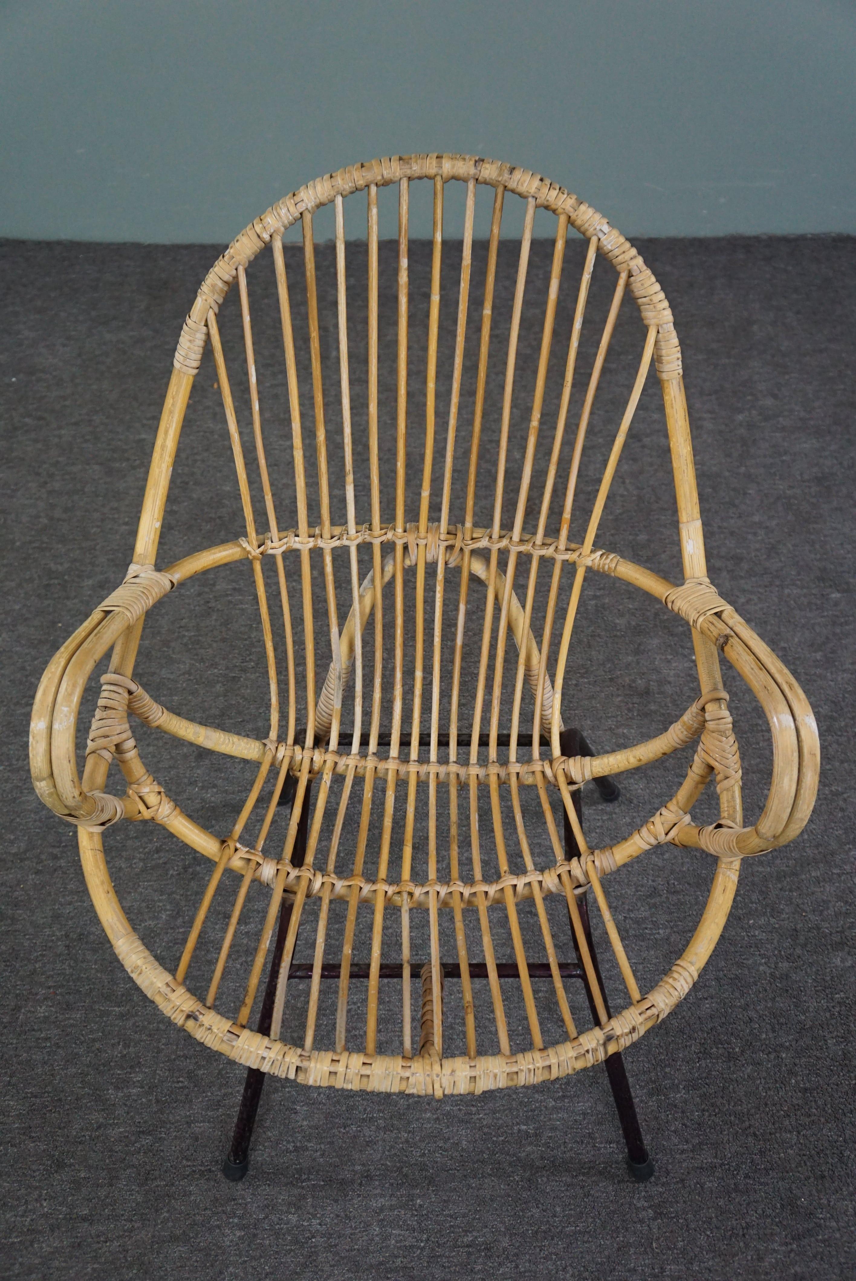 Milieu du XXe siècle Beau fauteuil en rotin avec accoudoirs, design néerlandais, 1960 en vente