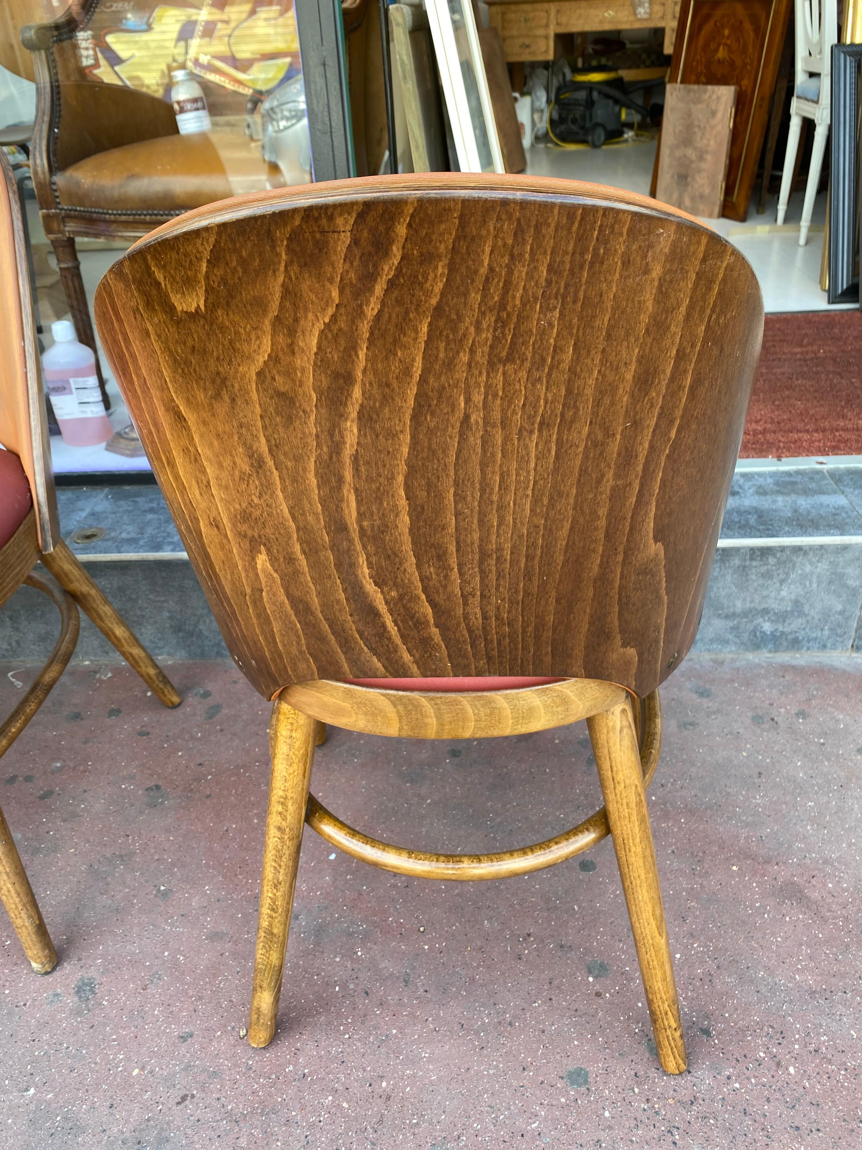 Nice series of 6 Tonneau chairs
Beech and moleskin bicolor
Very beautiful quality of French manufacture
circa 1950.
Measures: 81 H x 46 D x 44 L x seat 47 cms
1800 euros the series of 6 chairs.