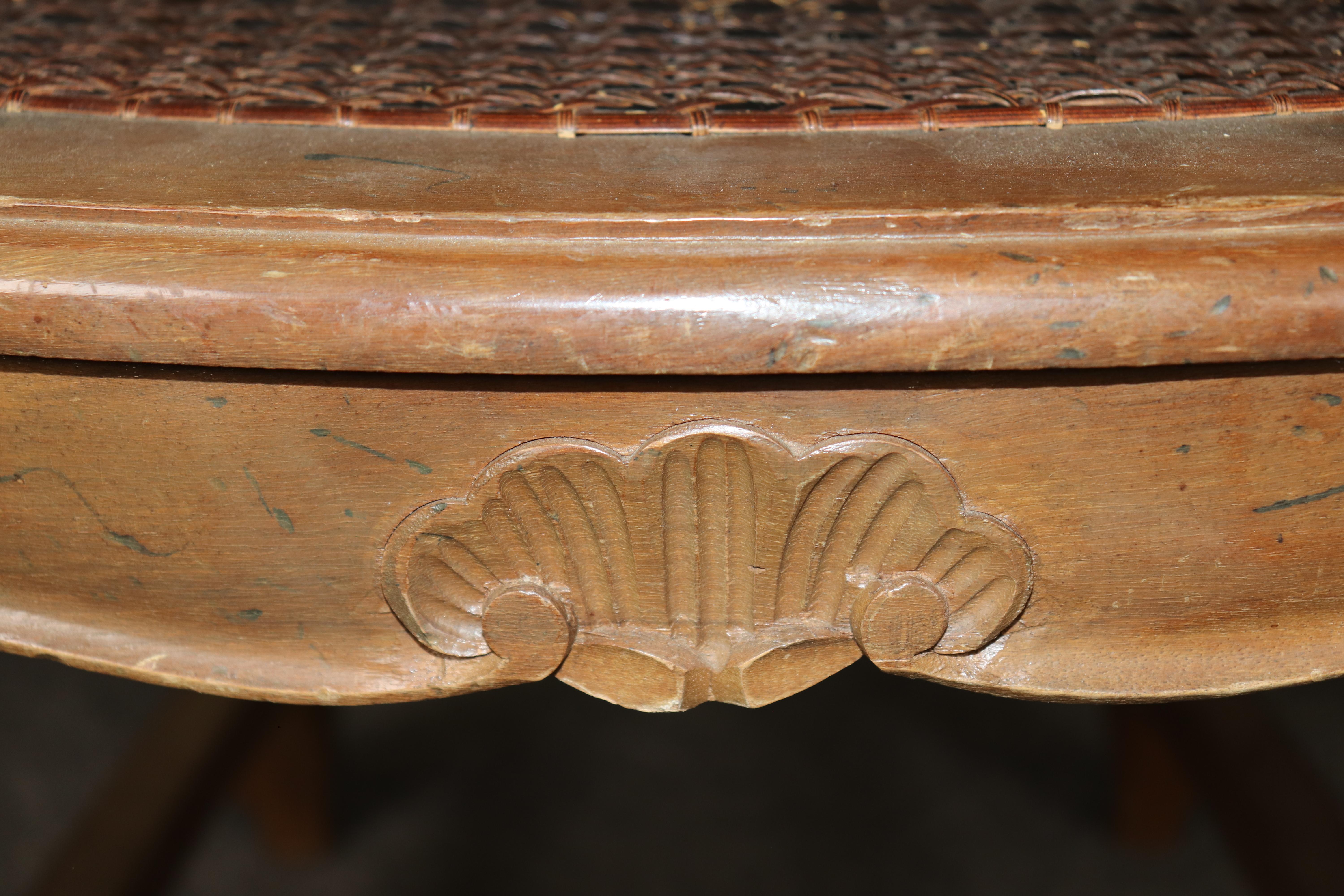 Bel ensemble de 10 chaises de salle à manger à canne Louis XV en noyer de fabrication italienne, circa 1920 en vente 6