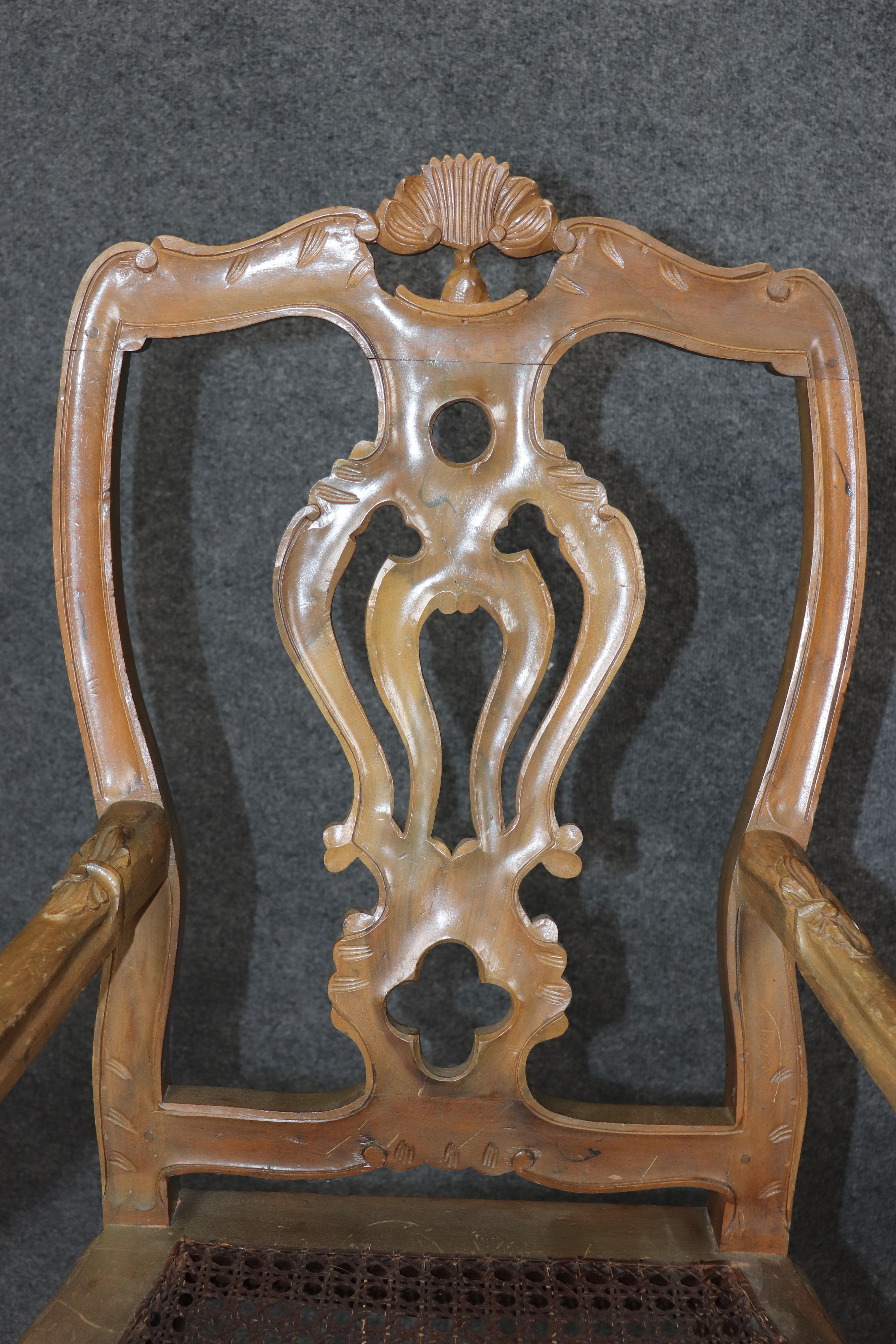 Bel ensemble de 10 chaises de salle à manger à canne Louis XV en noyer de fabrication italienne, circa 1920 en vente 7