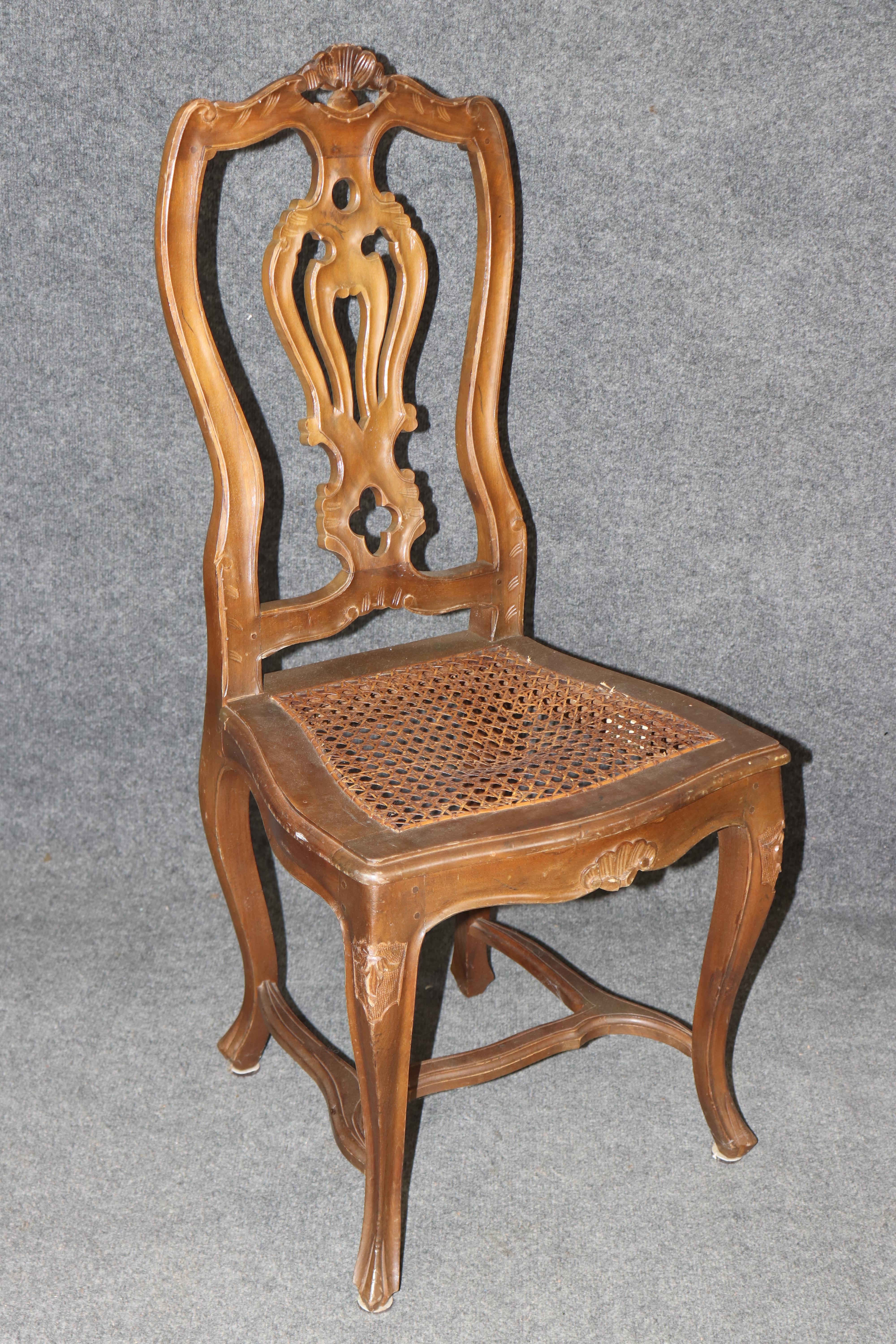 Bel ensemble de 10 chaises de salle à manger à canne Louis XV en noyer de fabrication italienne, circa 1920 en vente 11