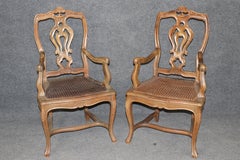 Bel set di 10 sedie da pranzo Louis Cane in noce di manifattura italiana del 1920 circa