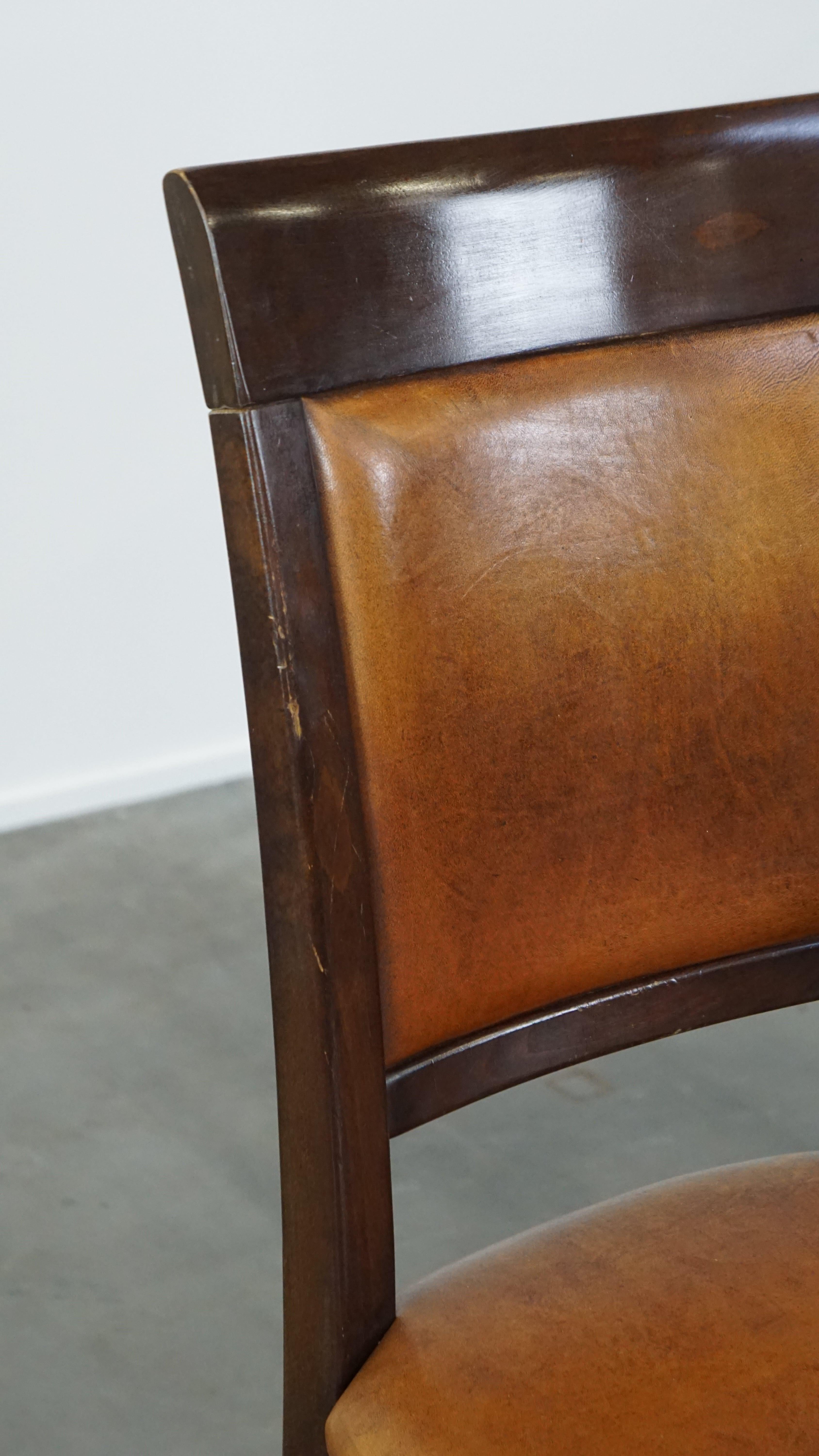Bonito juego de 6 bonitas sillas de comedor de piel de oveja acabadas en madera en venta 4