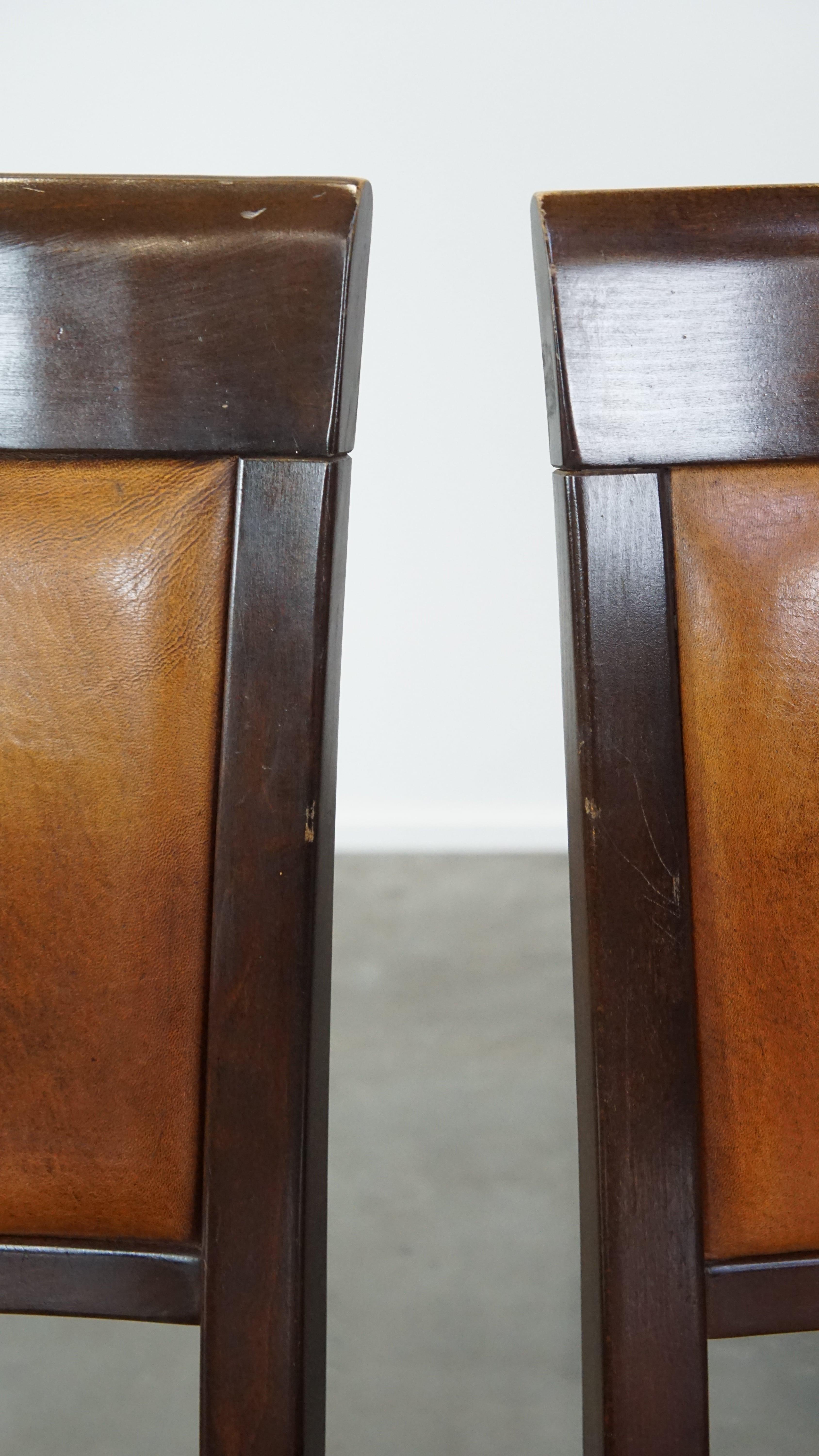 Bonito juego de 6 bonitas sillas de comedor de piel de oveja acabadas en madera en venta 5