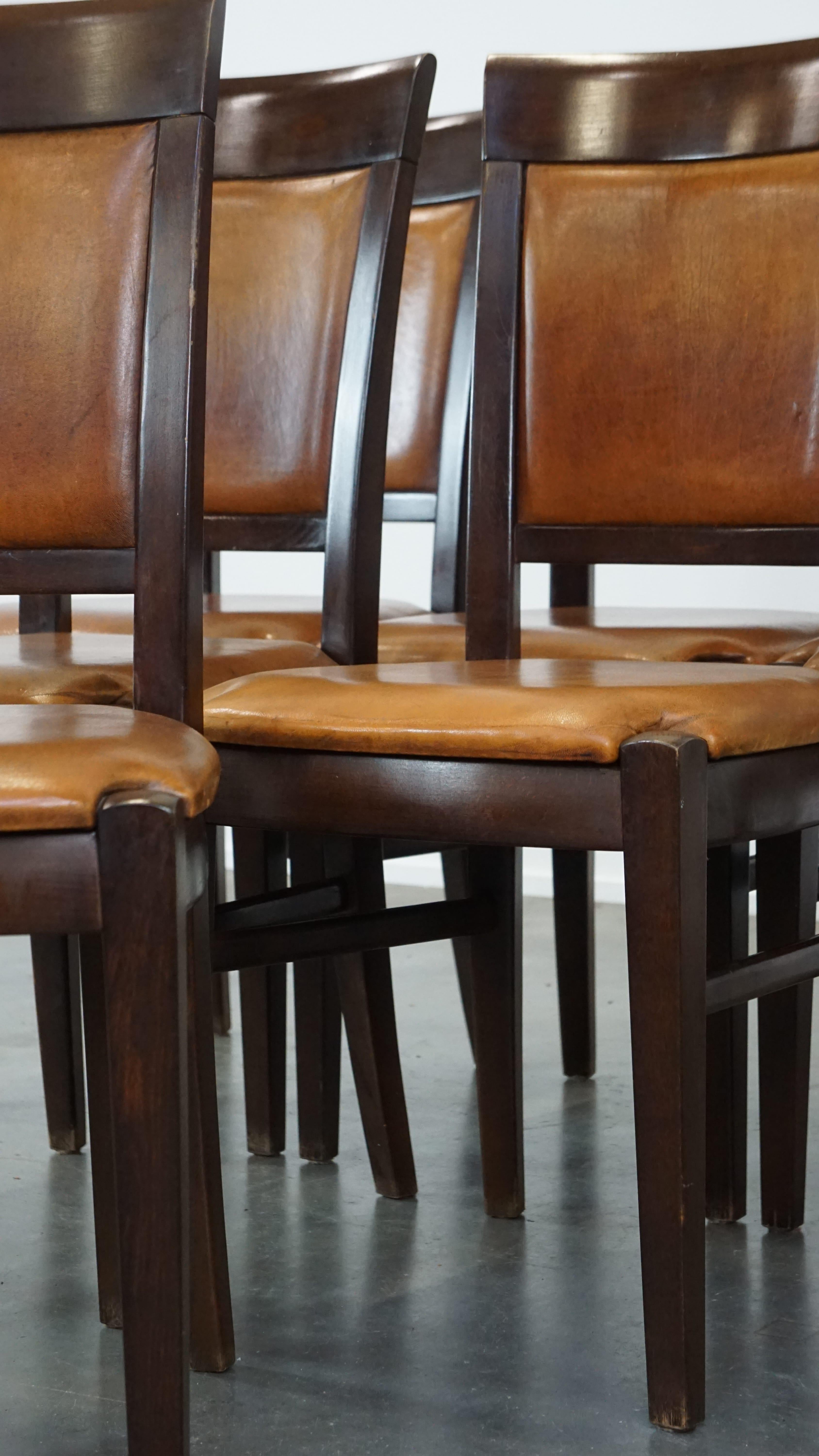 Bonito juego de 6 bonitas sillas de comedor de piel de oveja acabadas en madera en venta 6