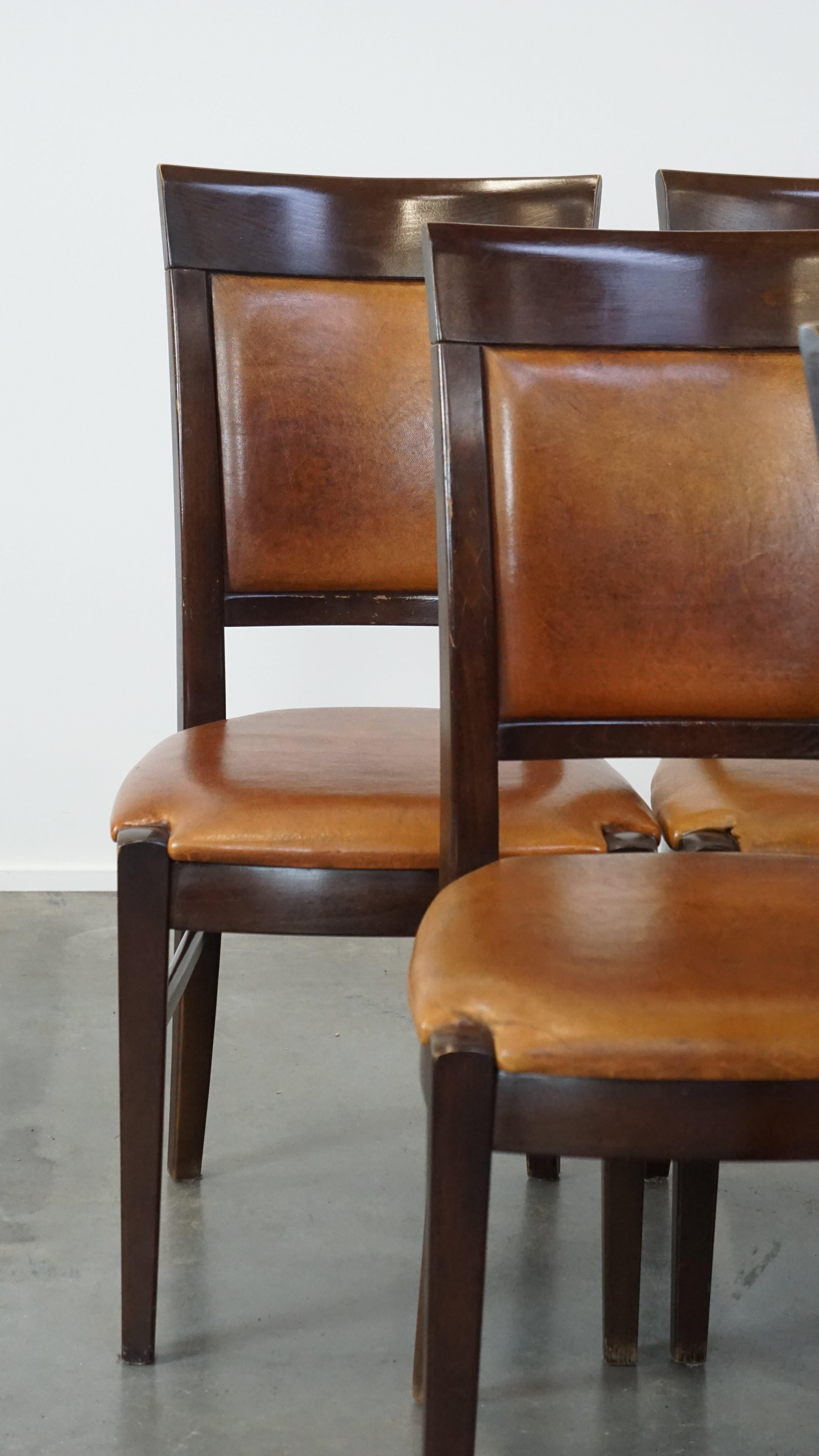 Bonito juego de 6 bonitas sillas de comedor de piel de oveja acabadas en madera en venta 7