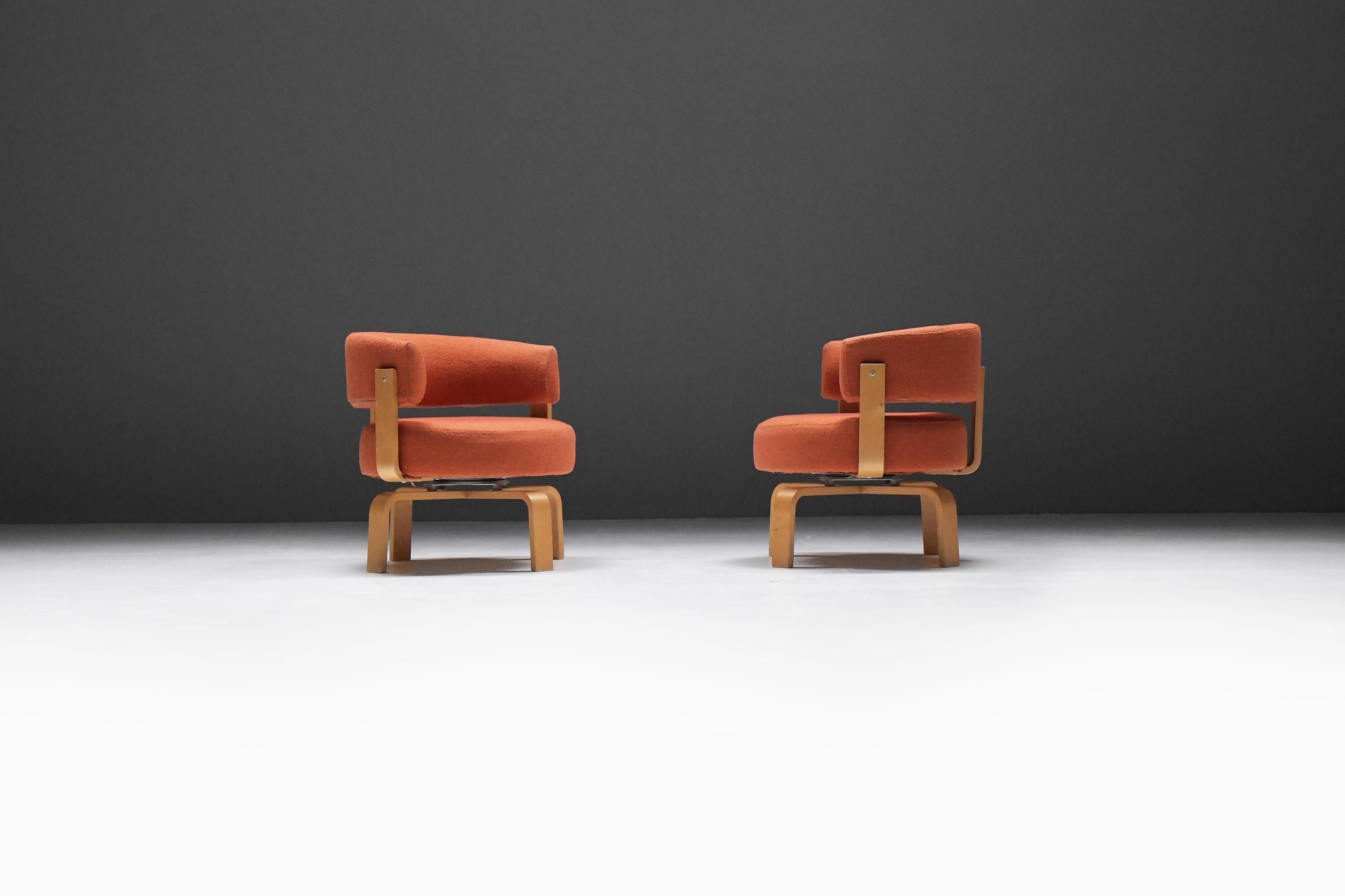 20ième siècle Belle série de chaises pivotantes Fridene de Carina Bengs pour IKEA Suède.  Signé. en vente