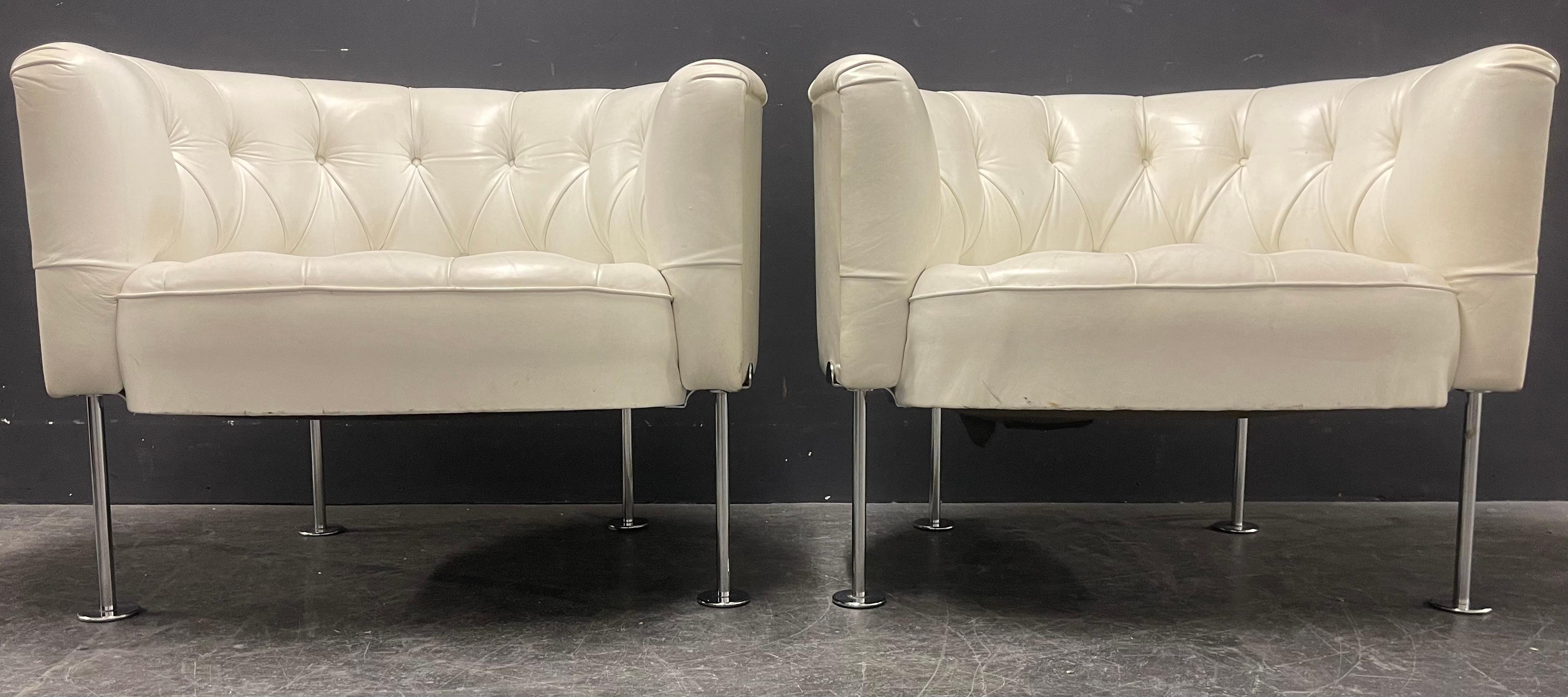 Mid-Century Modern nice set of rh310 lounge chairs by robert haussmann For Sale