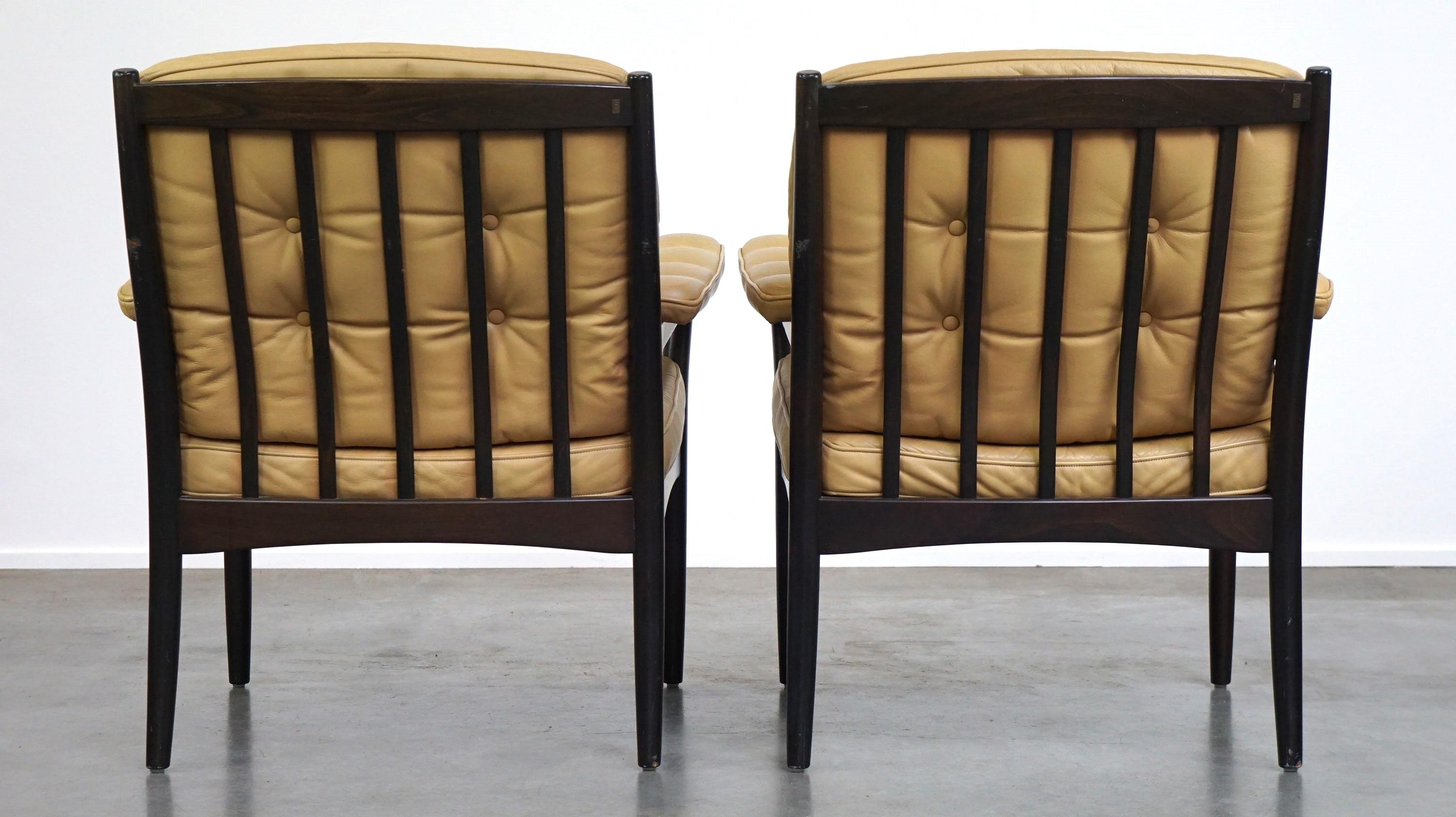 Suédois Bel ensemble de fauteuils suédois au design vintage de G Möbel en cuir crème/beige en vente