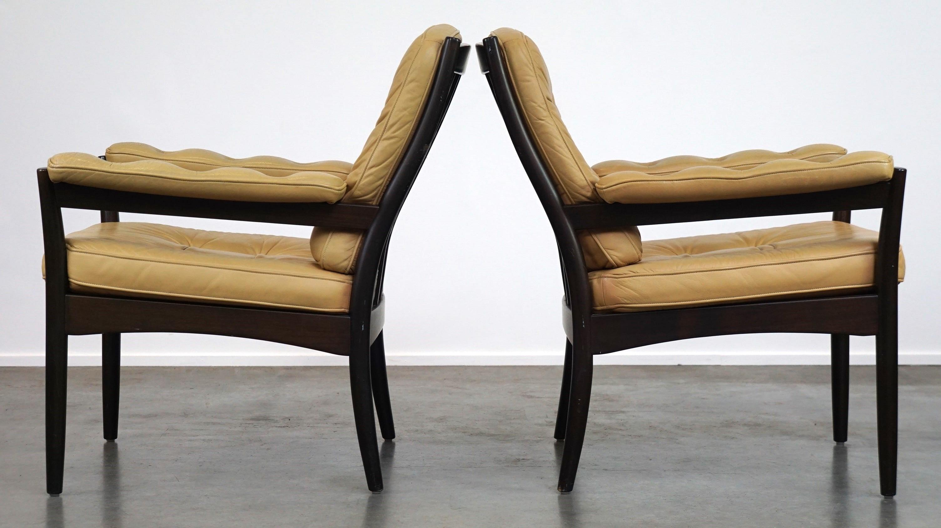 Fait main Bel ensemble de fauteuils suédois au design vintage de G Möbel en cuir crème/beige en vente