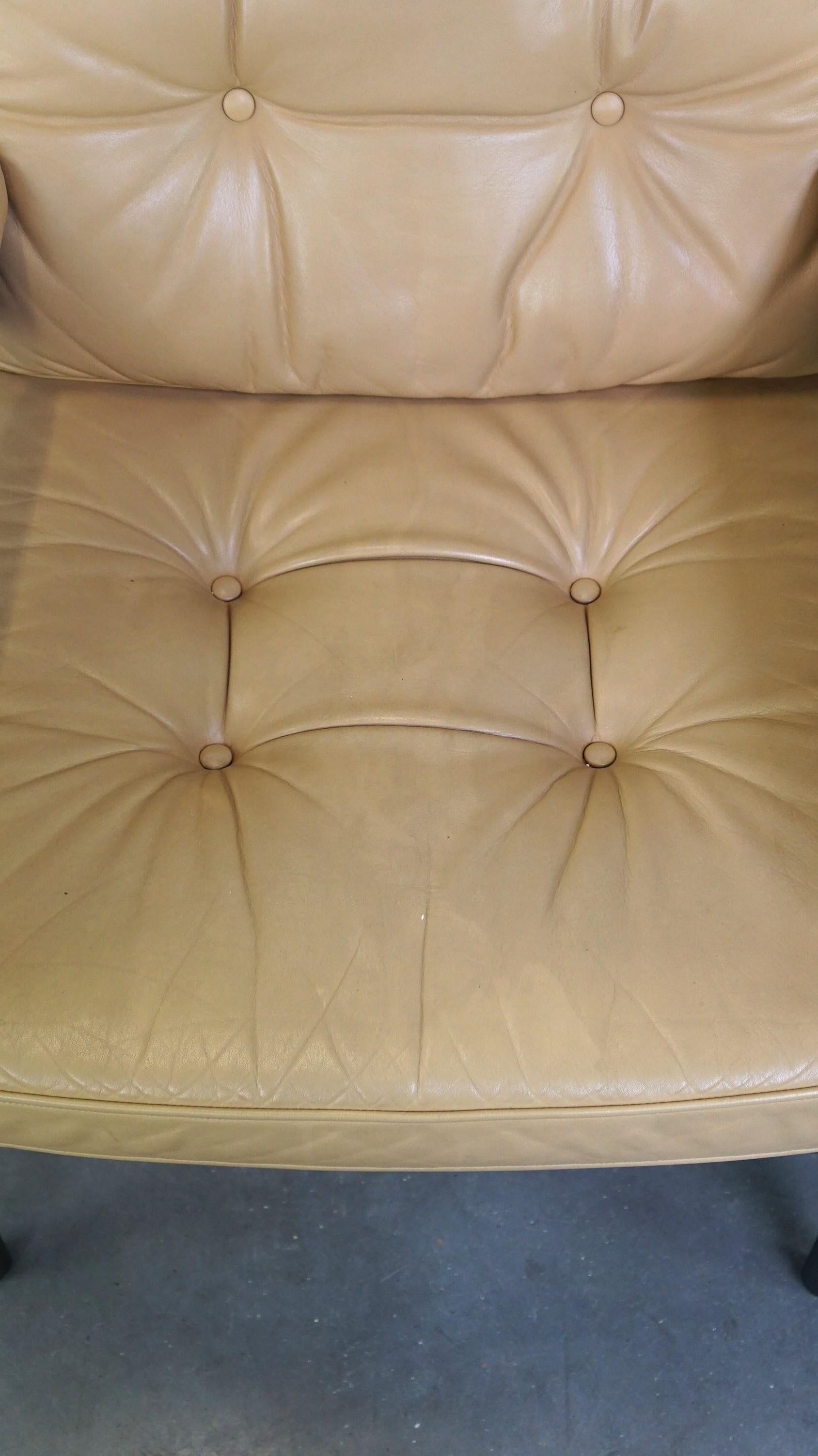 Bel ensemble de fauteuils suédois au design vintage de G Möbel en cuir crème/beige État moyen - En vente à Harderwijk, NL