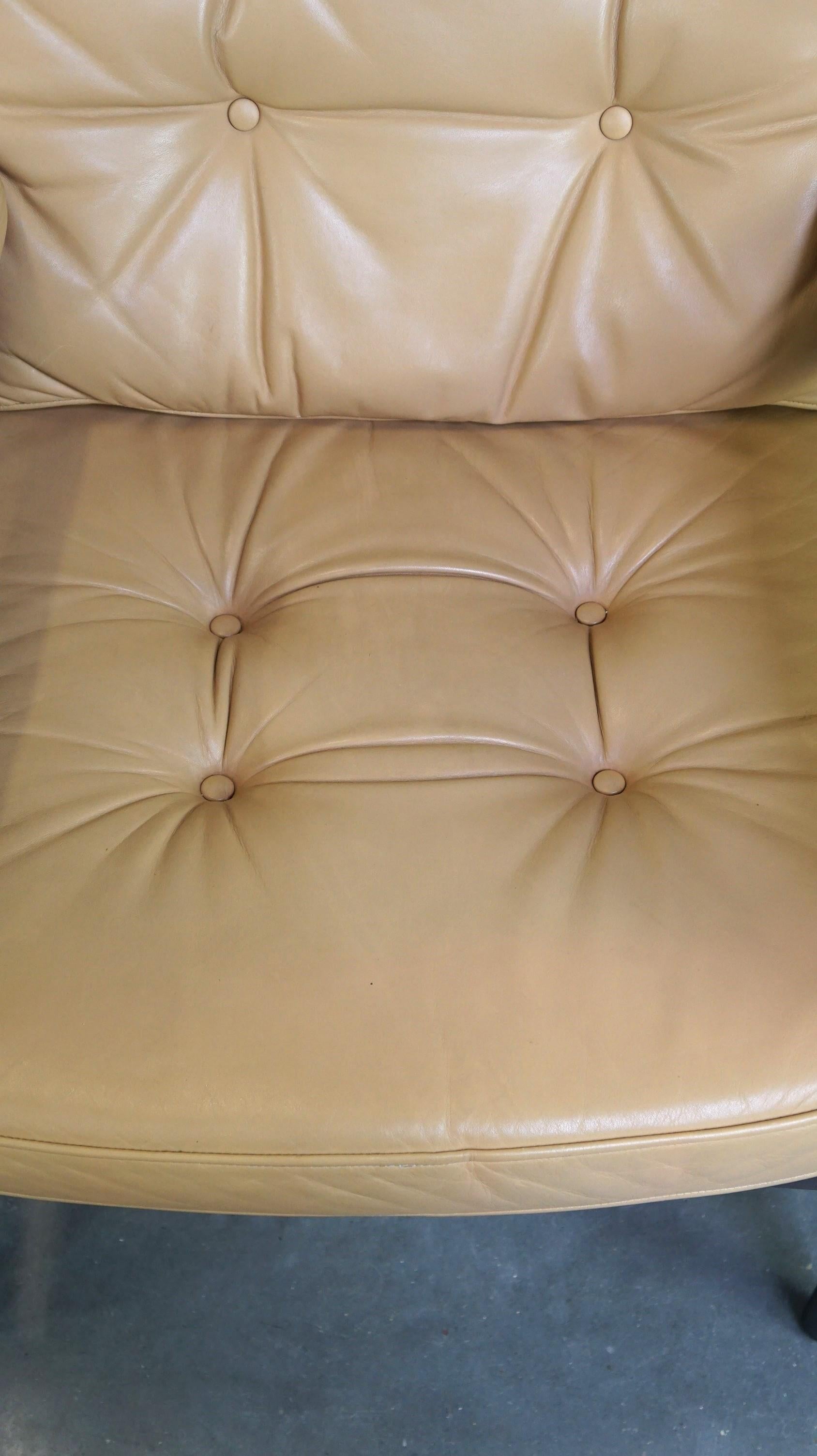 Fin du 20e siècle Bel ensemble de fauteuils suédois au design vintage de G Möbel en cuir crème/beige en vente
