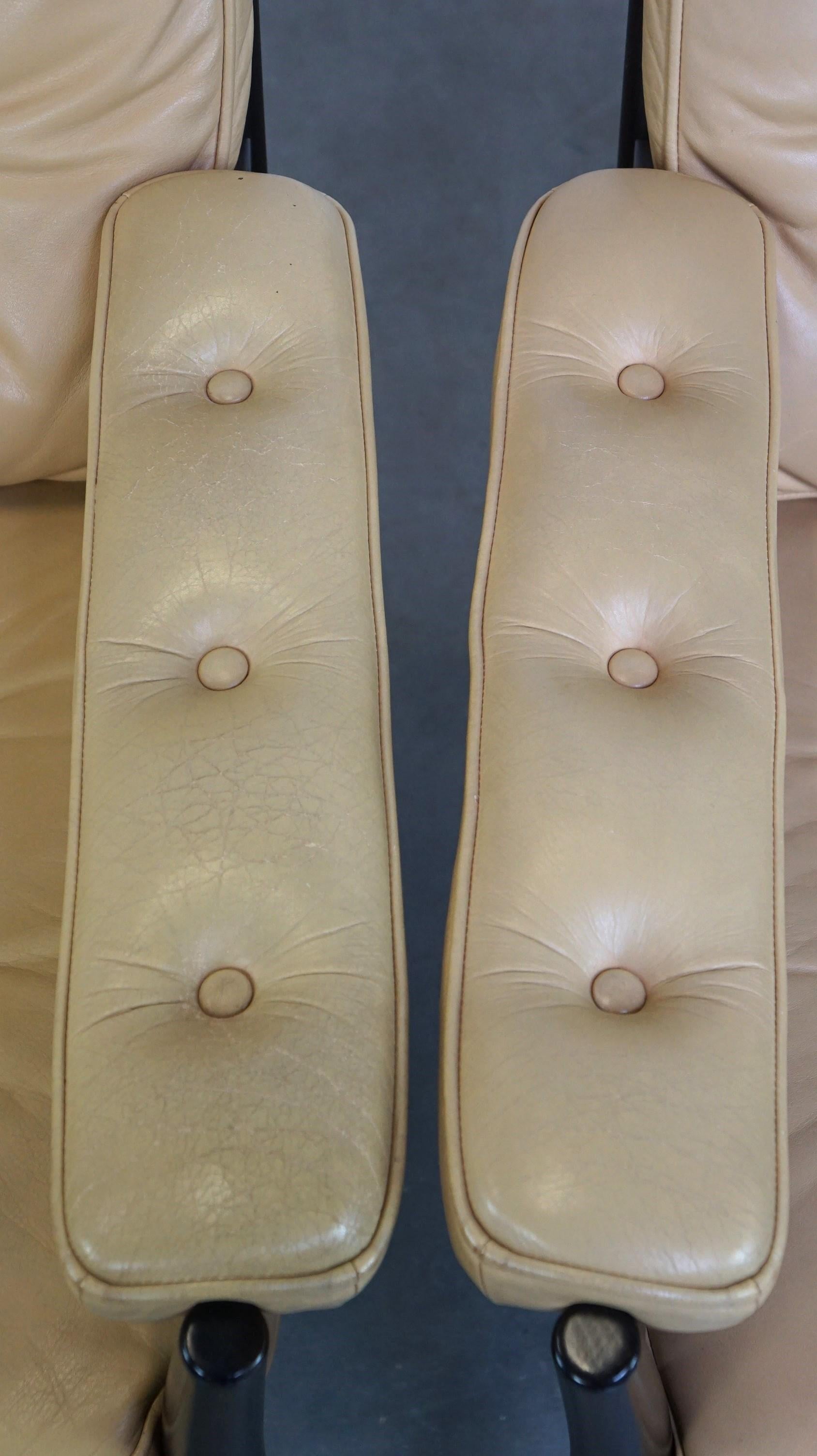 Bel ensemble de fauteuils suédois au design vintage de G Möbel en cuir crème/beige en vente 1