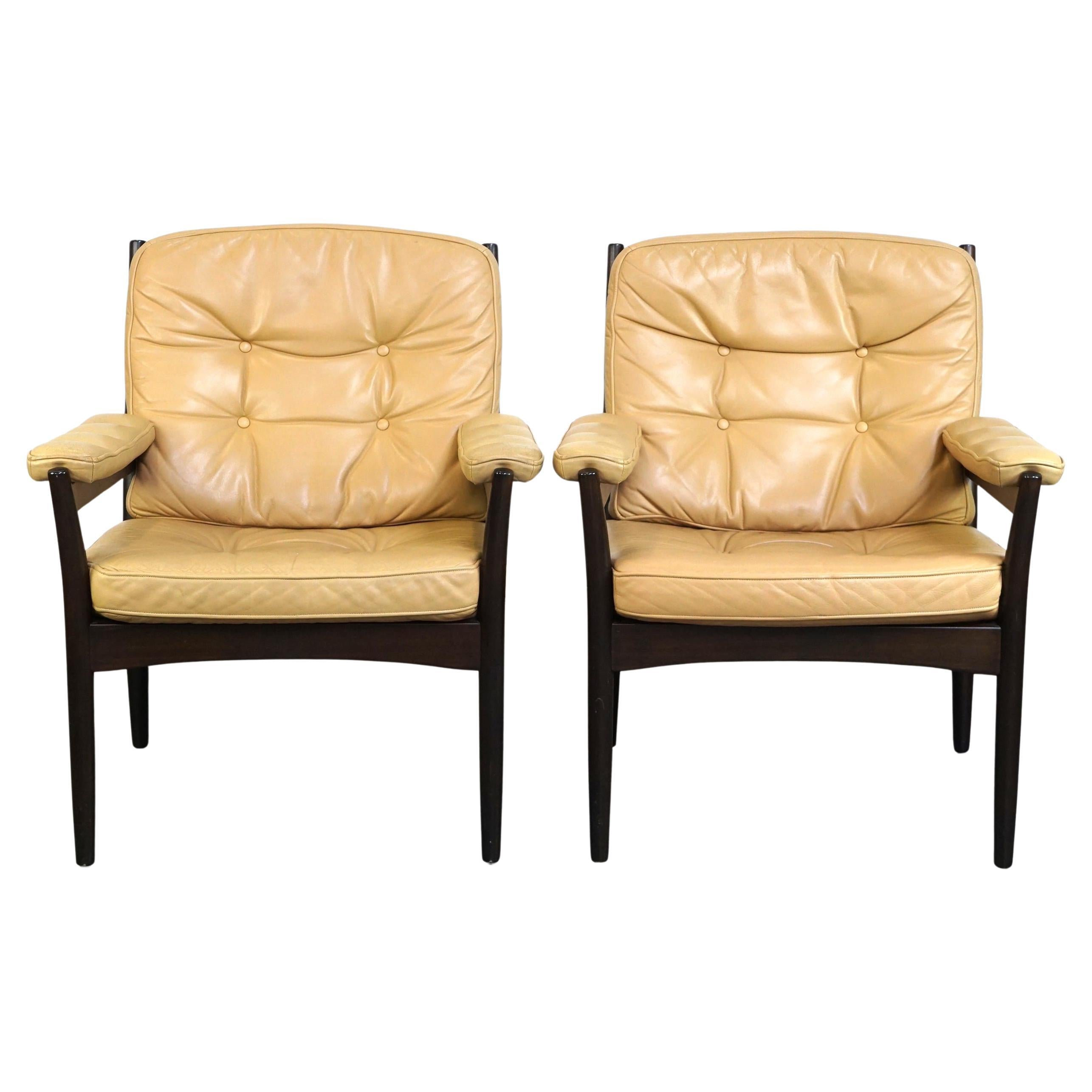 Bel ensemble de fauteuils suédois au design vintage de G Möbel en cuir crème/beige en vente