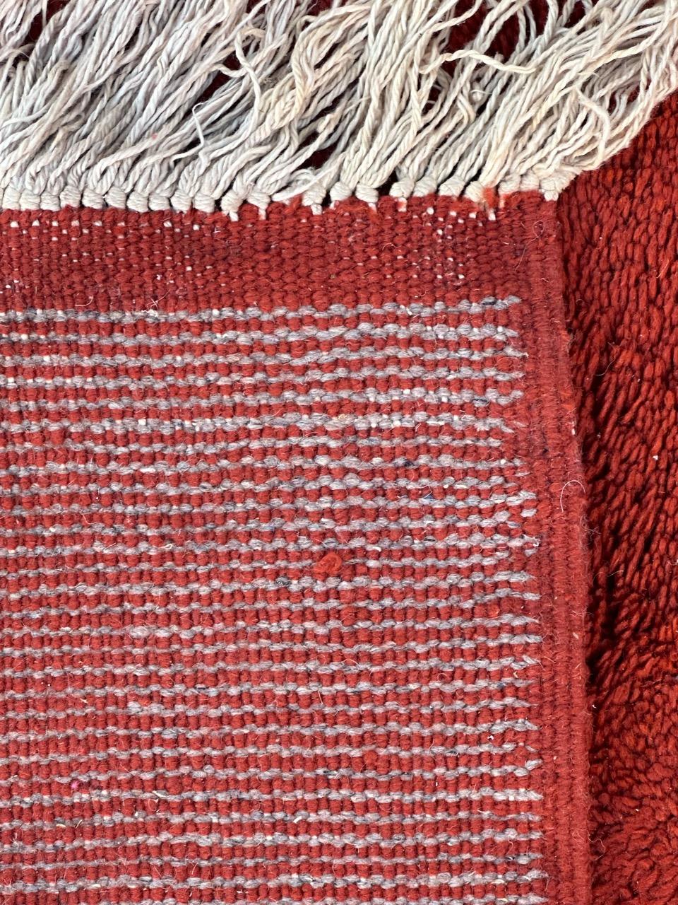 Bel tappeto tribale marocchino monocolore a sfondo rosso-arancio in vendita 2