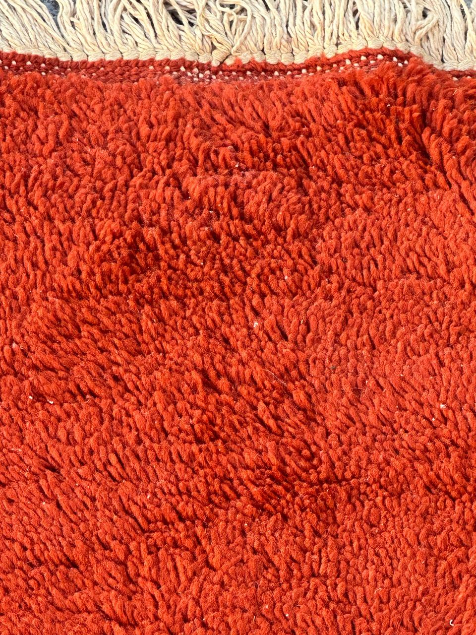 Bel tappeto tribale marocchino monocolore a sfondo rosso-arancio in vendita 1